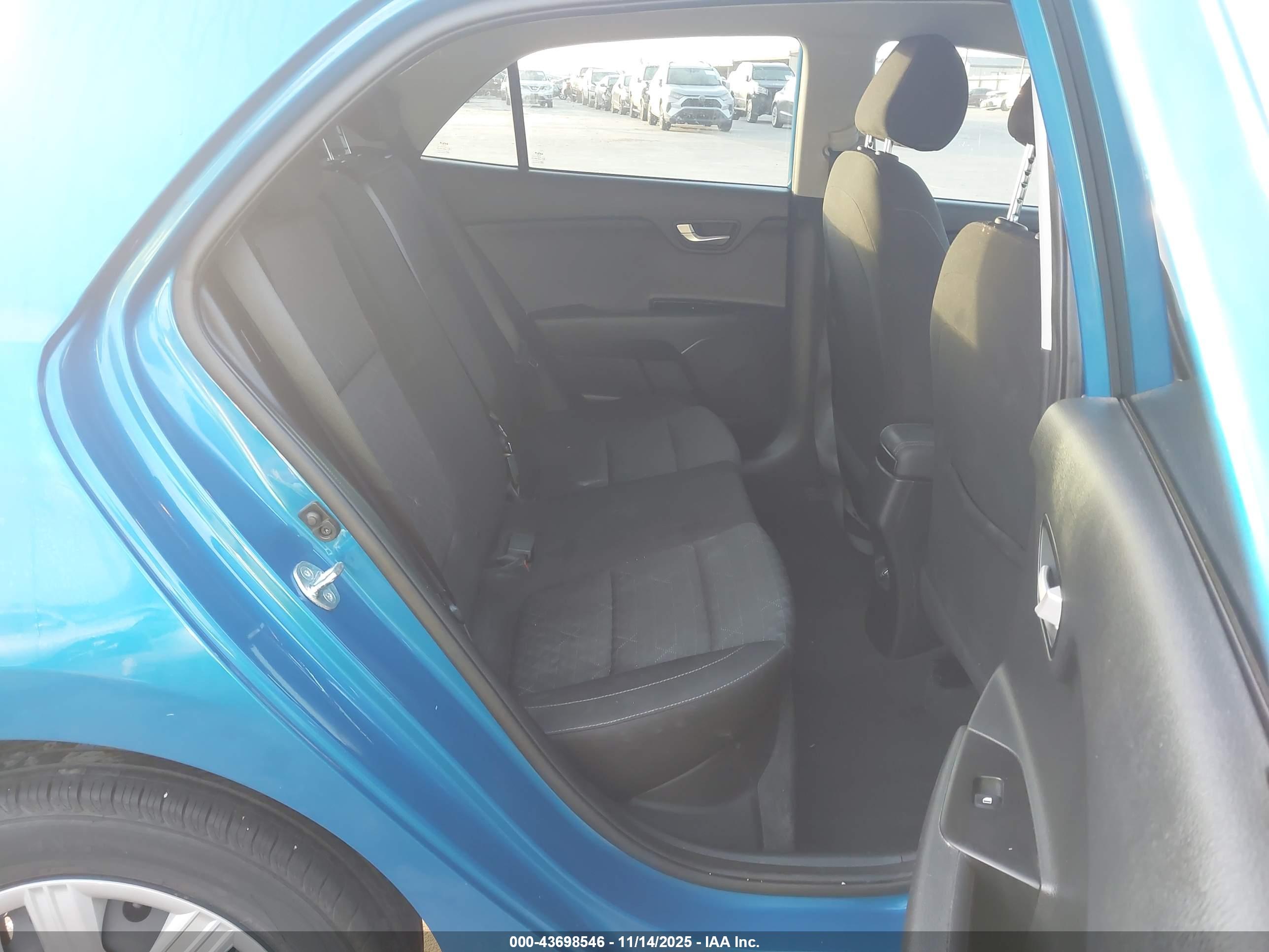KIA RIO image 8