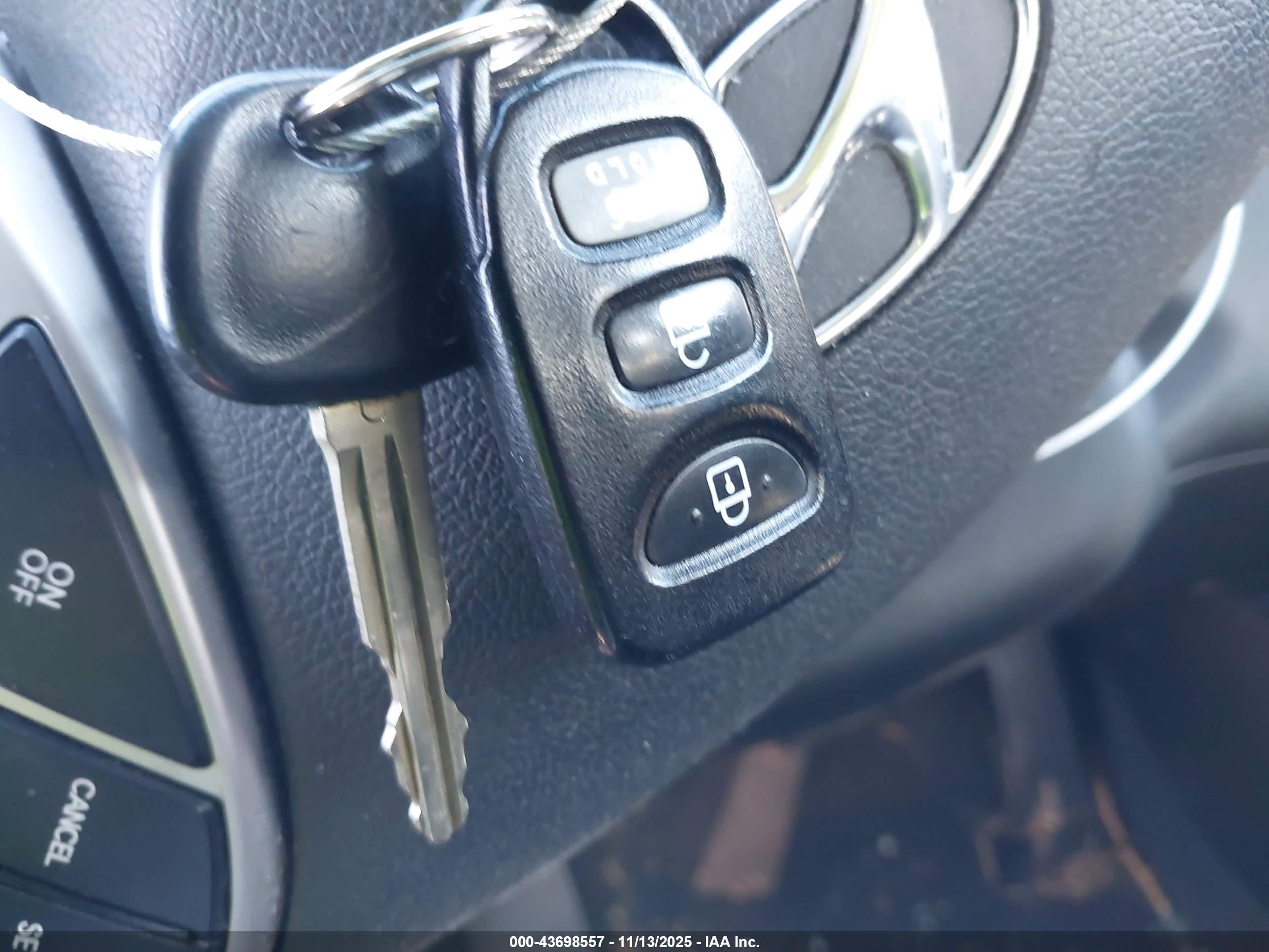 HYUNDAI ELANTRA image 11