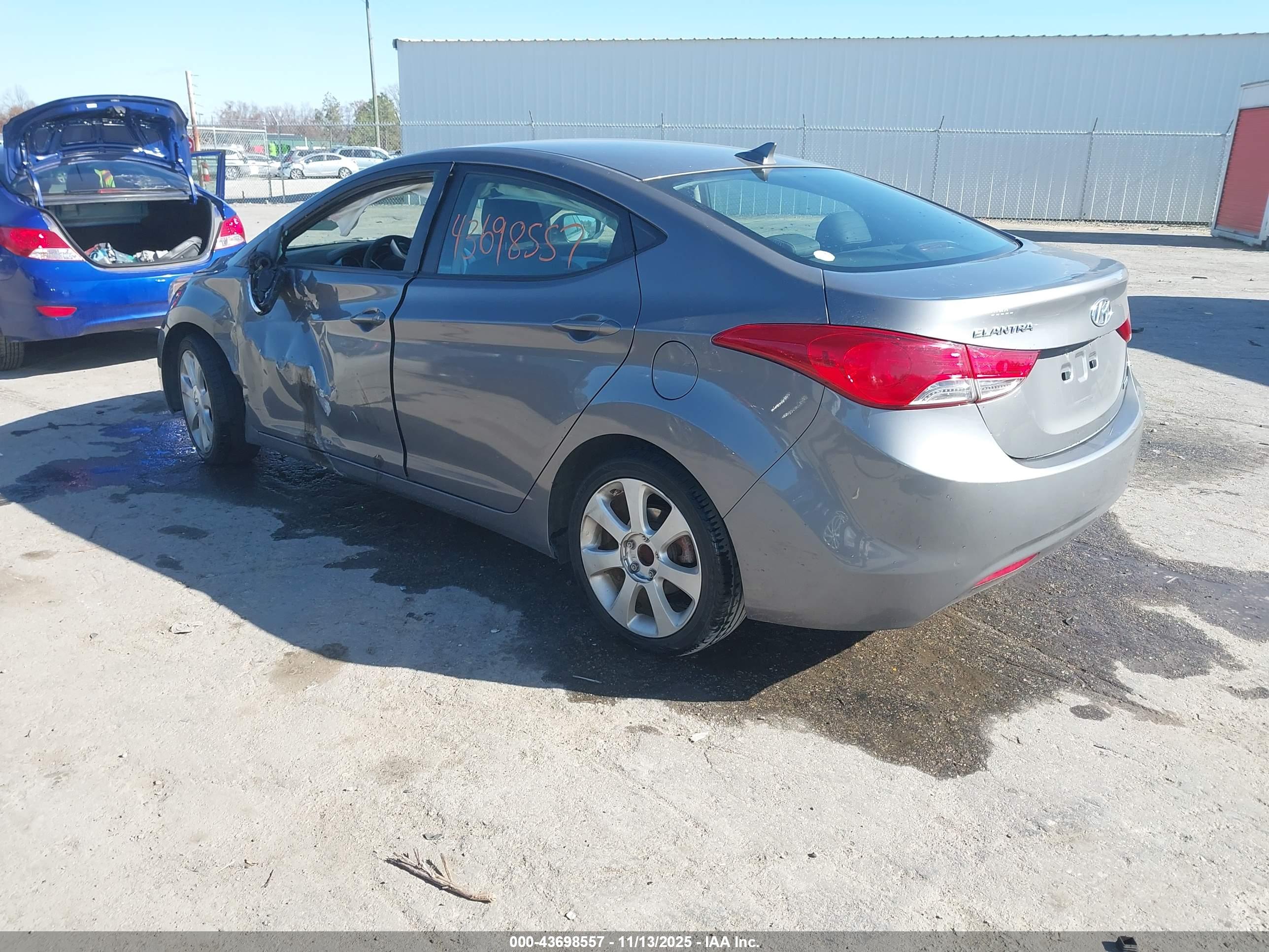 HYUNDAI ELANTRA image 3