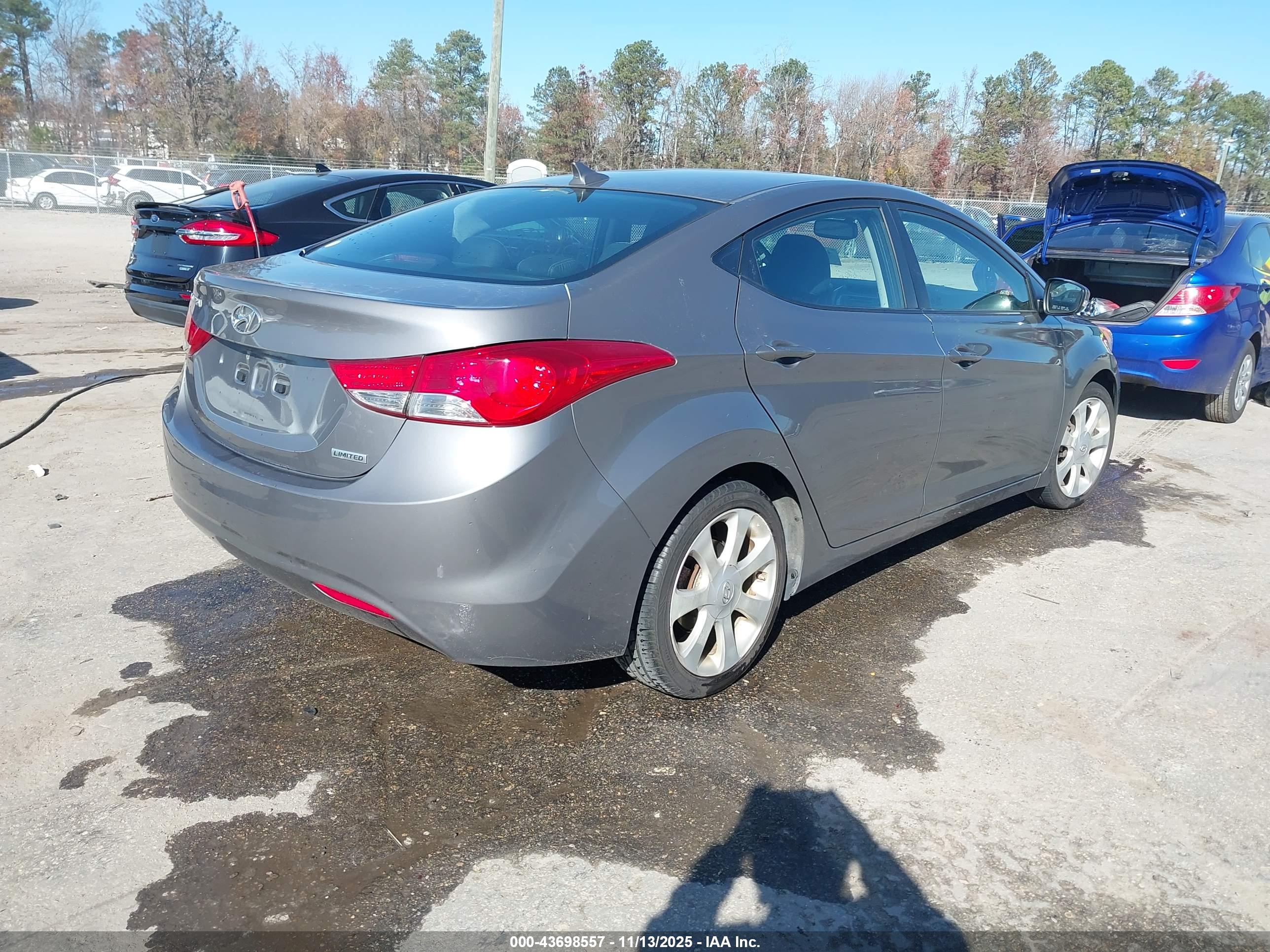 HYUNDAI ELANTRA image 4
