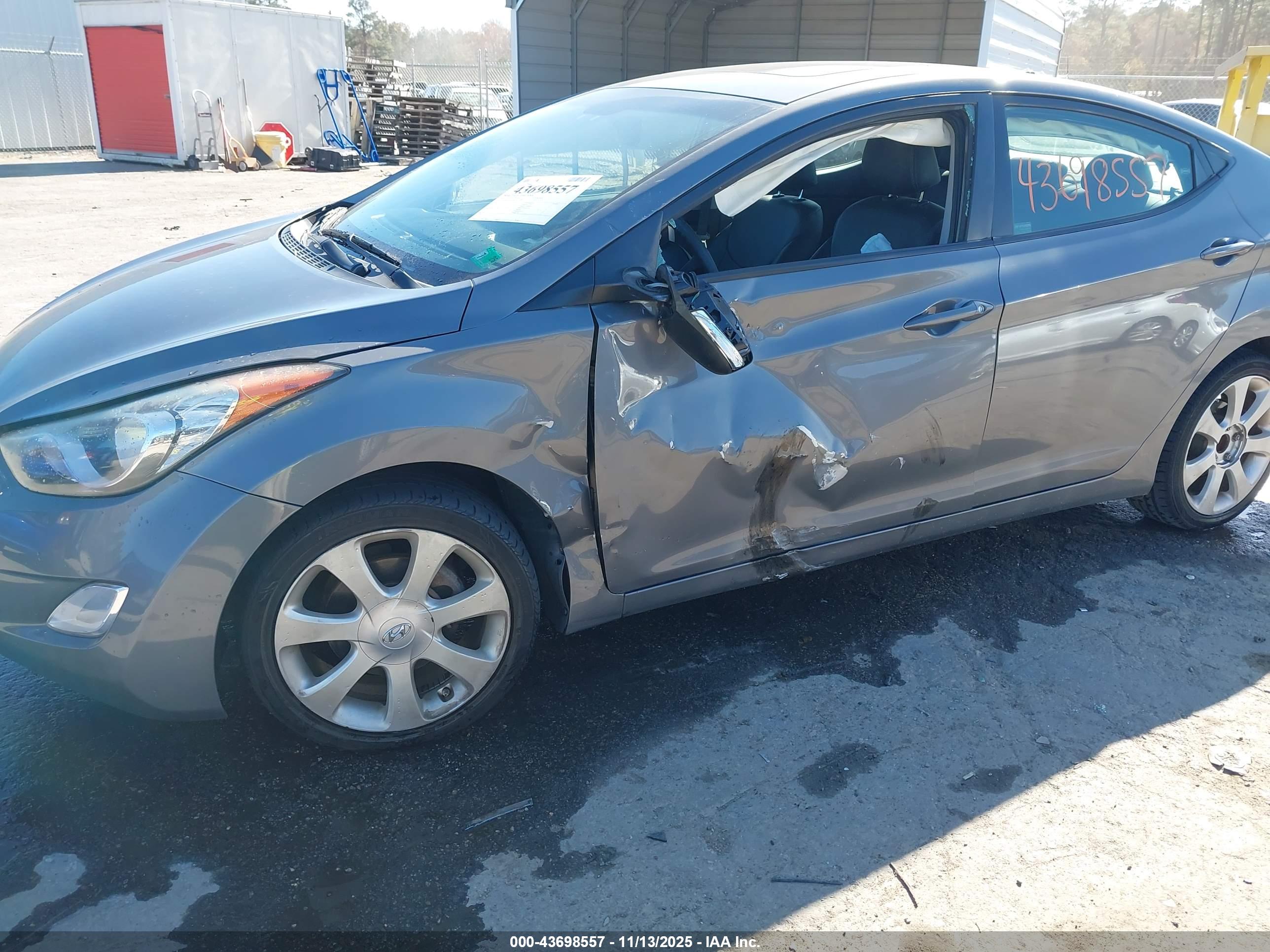 HYUNDAI ELANTRA image 6