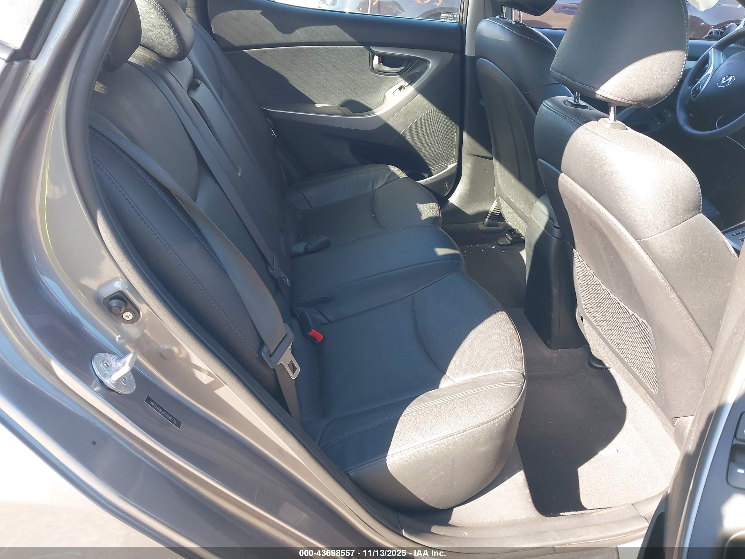HYUNDAI ELANTRA image 8