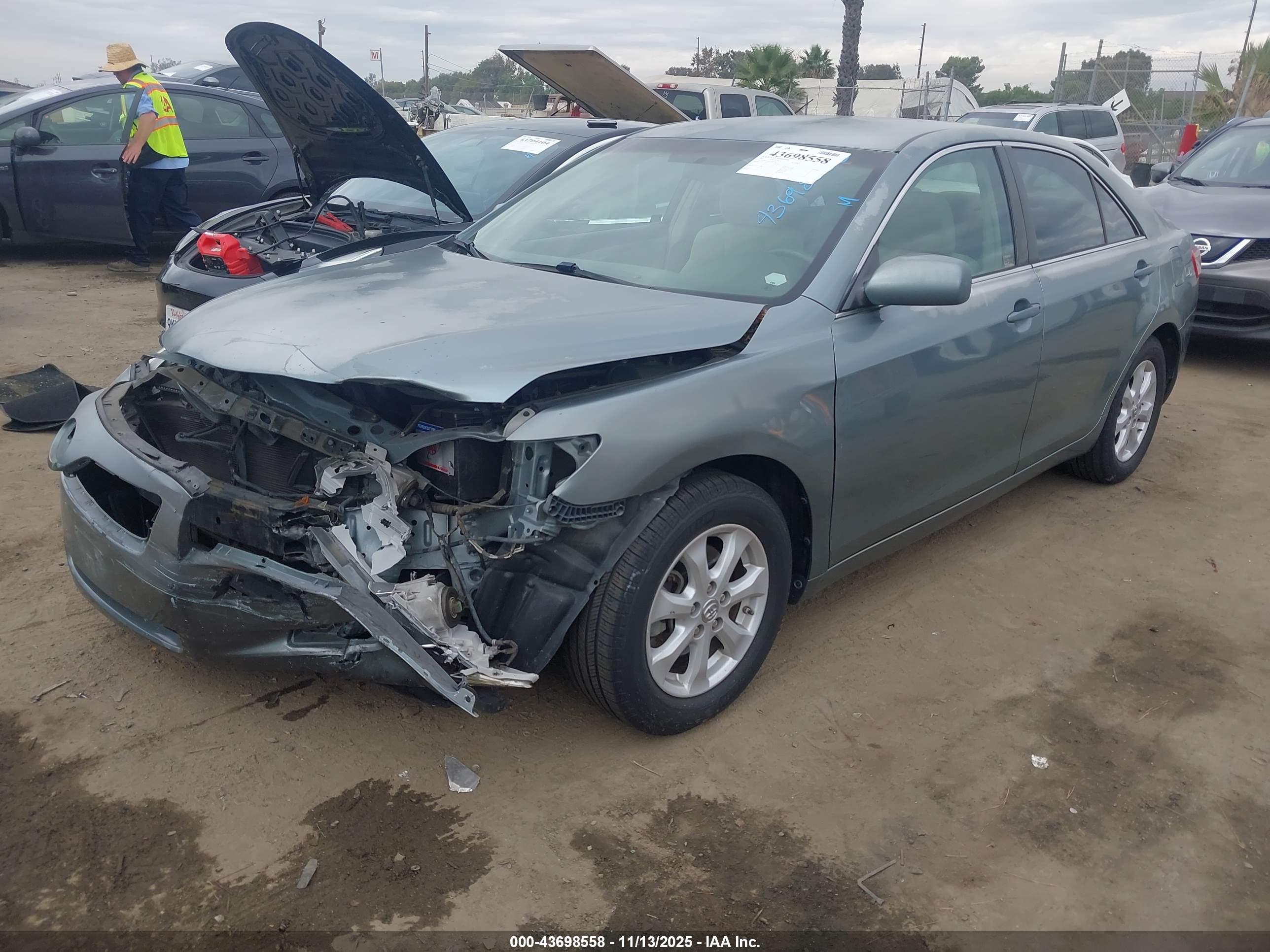 TOYOTA CAMRY image 2