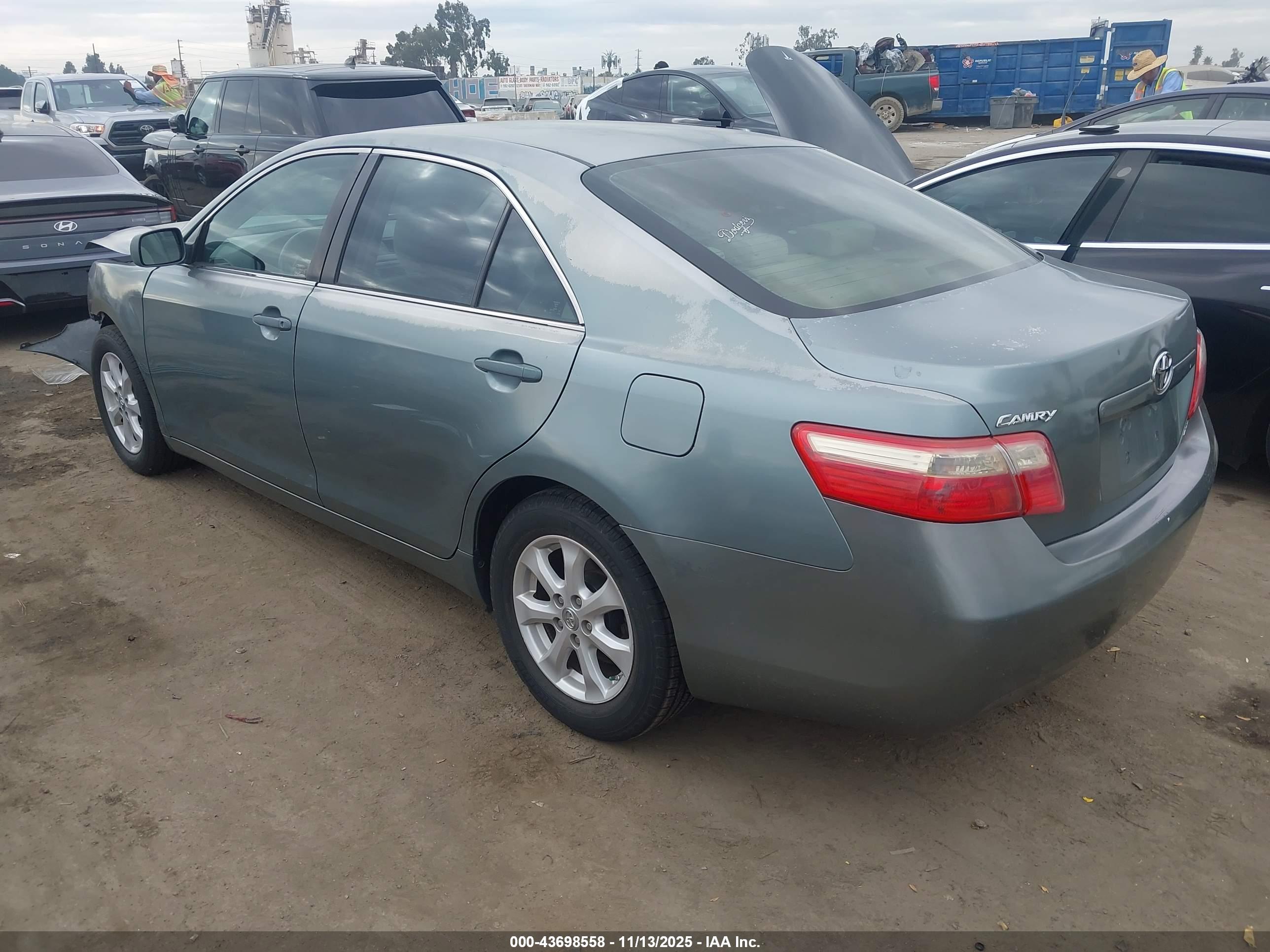 TOYOTA CAMRY image 3