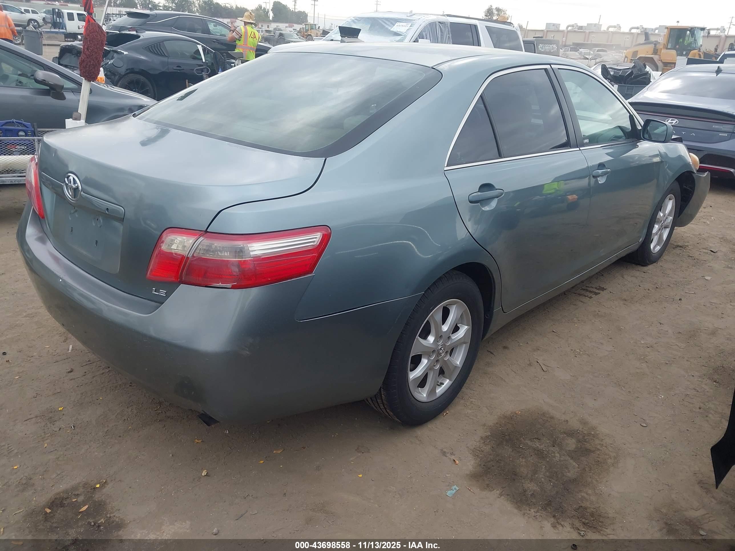 TOYOTA CAMRY image 4