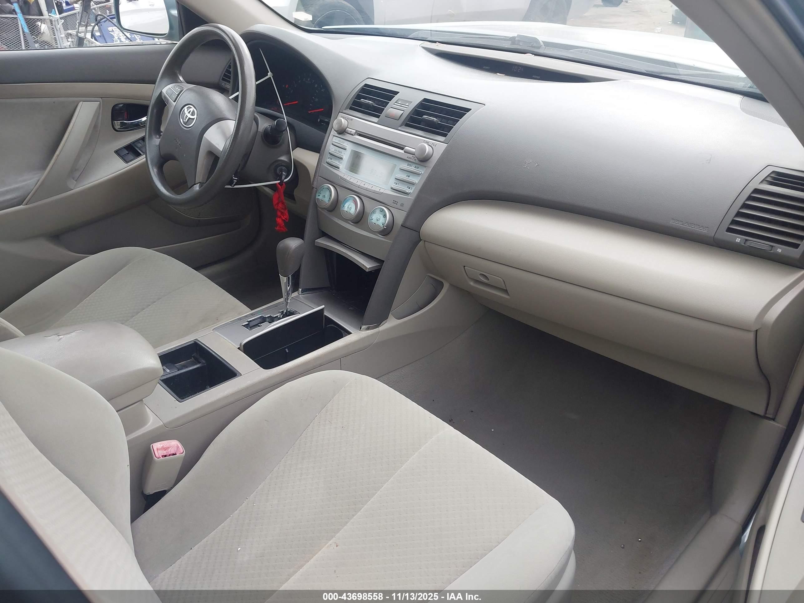 TOYOTA CAMRY image 5