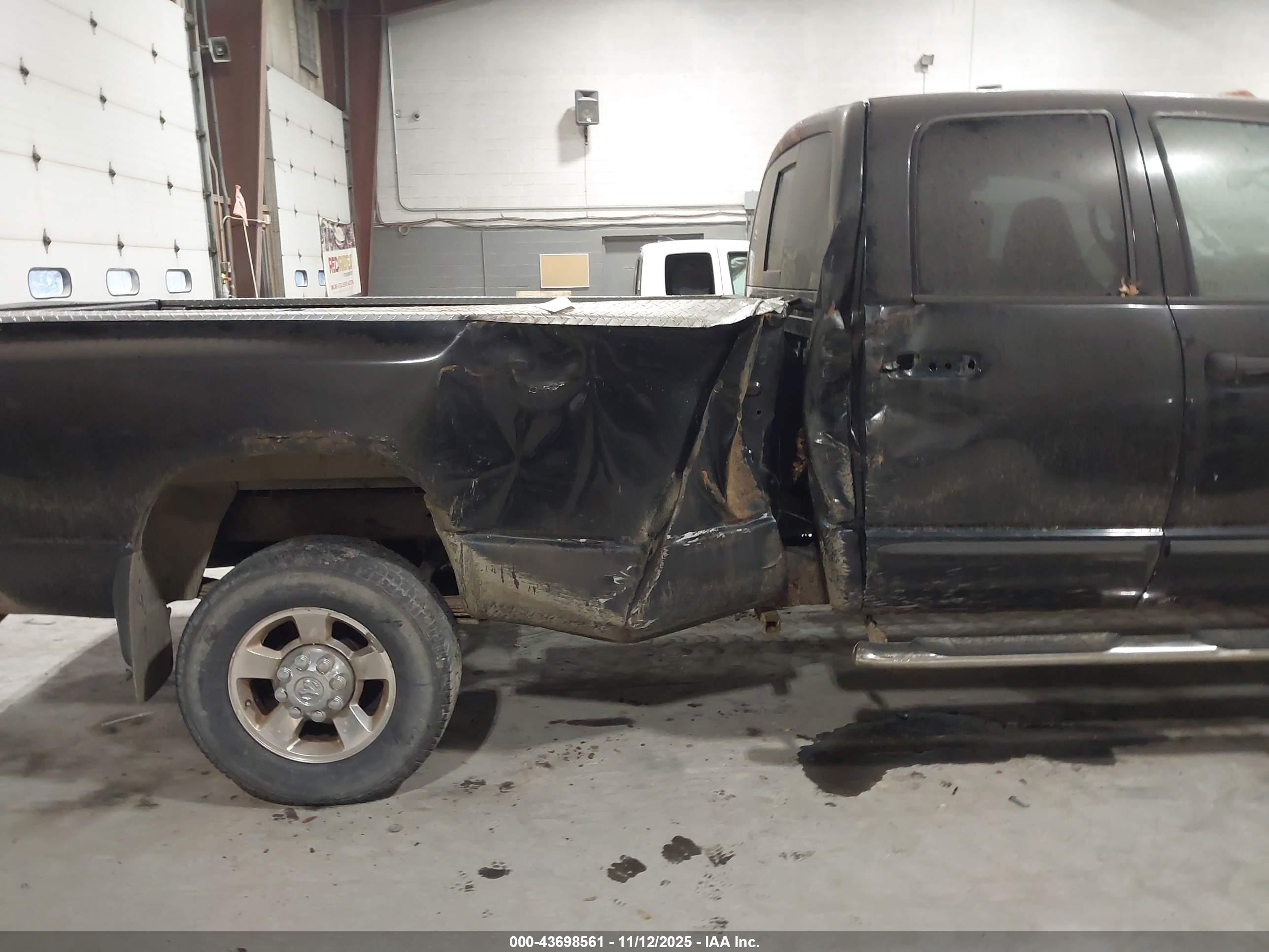 DODGE RAM image 6