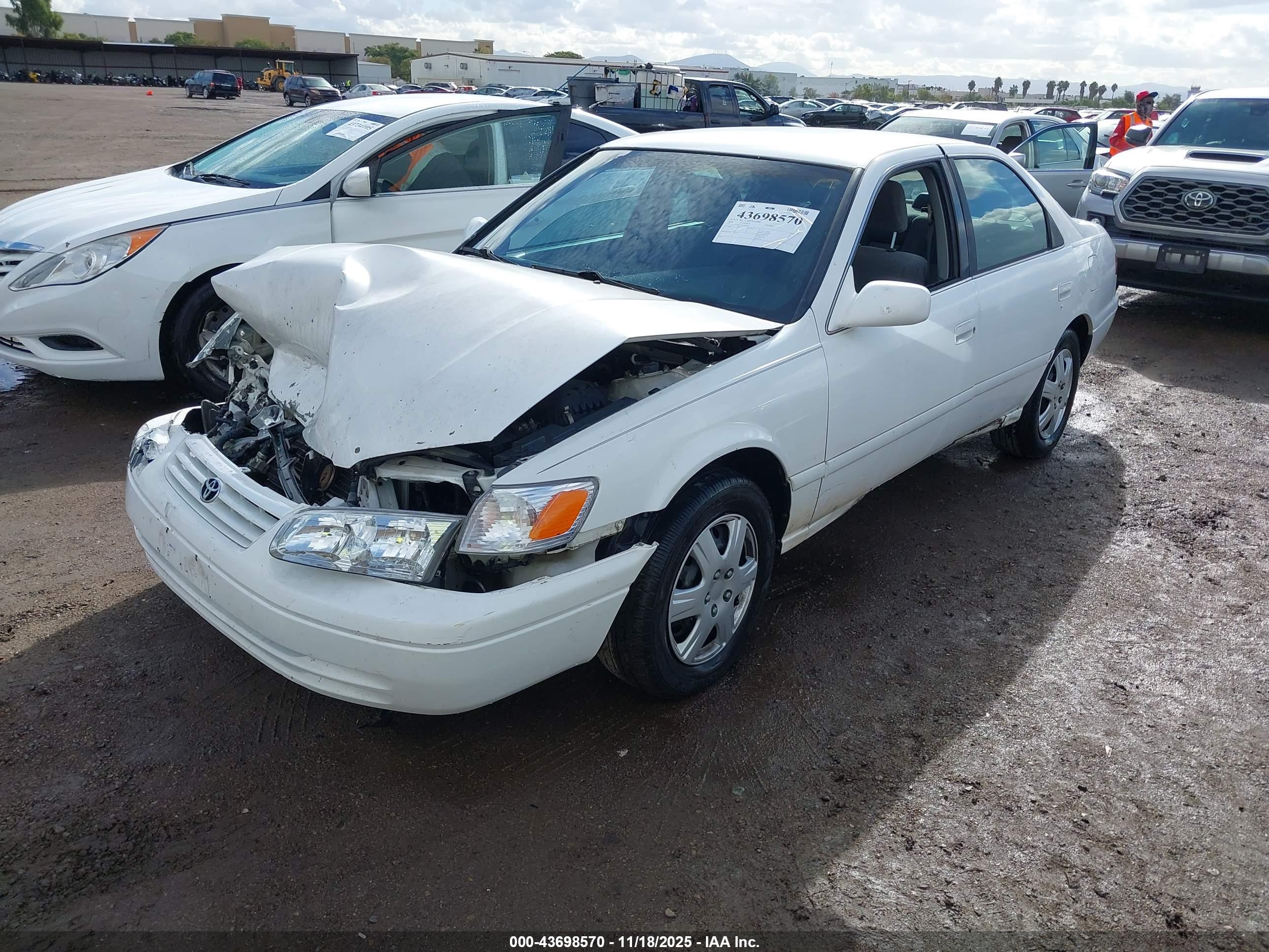 TOYOTA CAMRY image 2