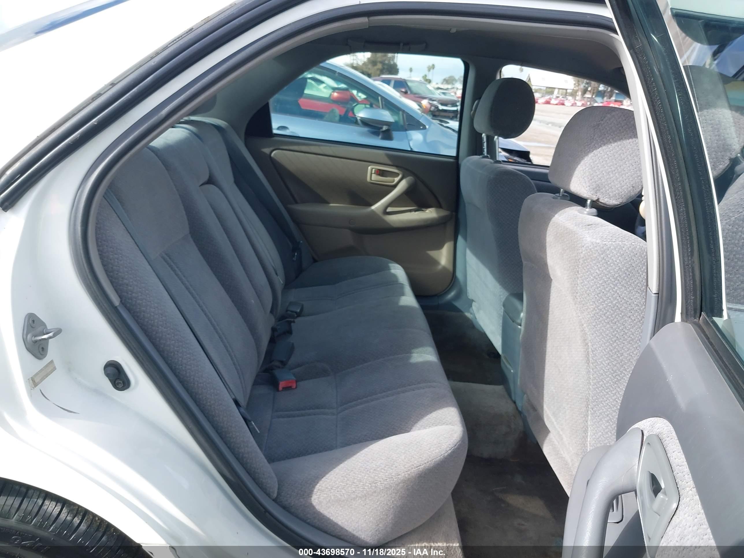 TOYOTA CAMRY image 8