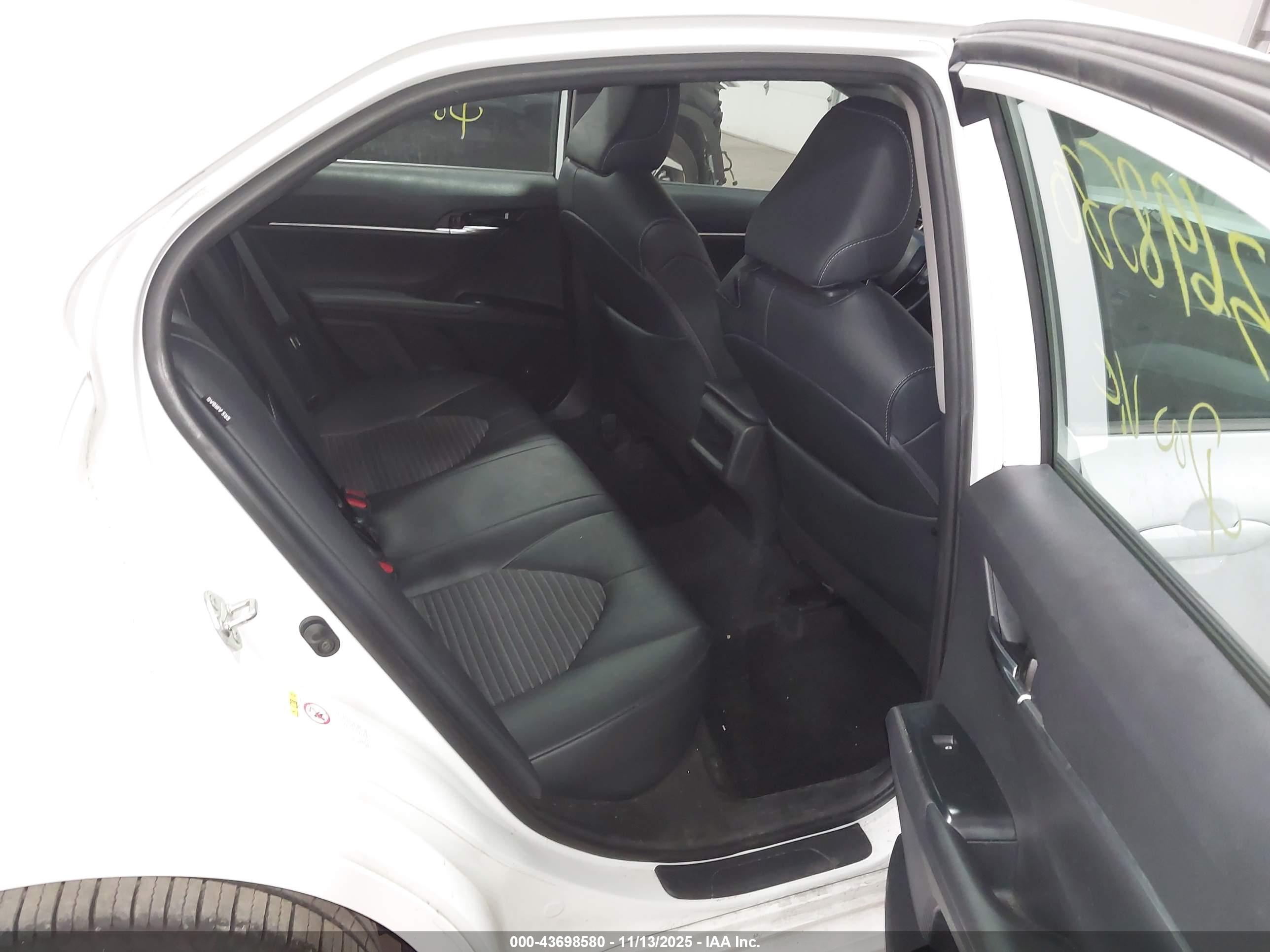 TOYOTA CAMRY image 8
