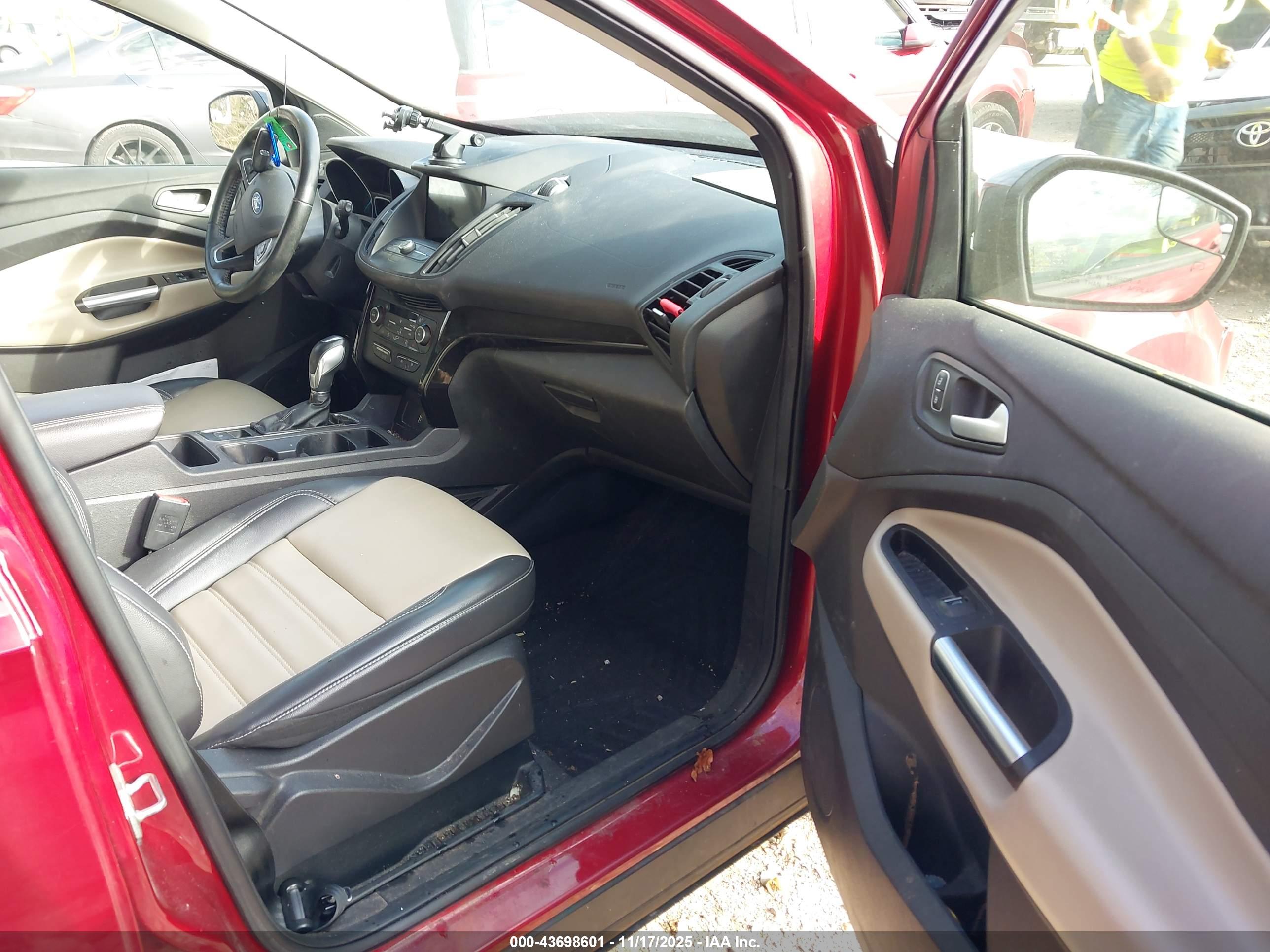 FORD ESCAPE image 5