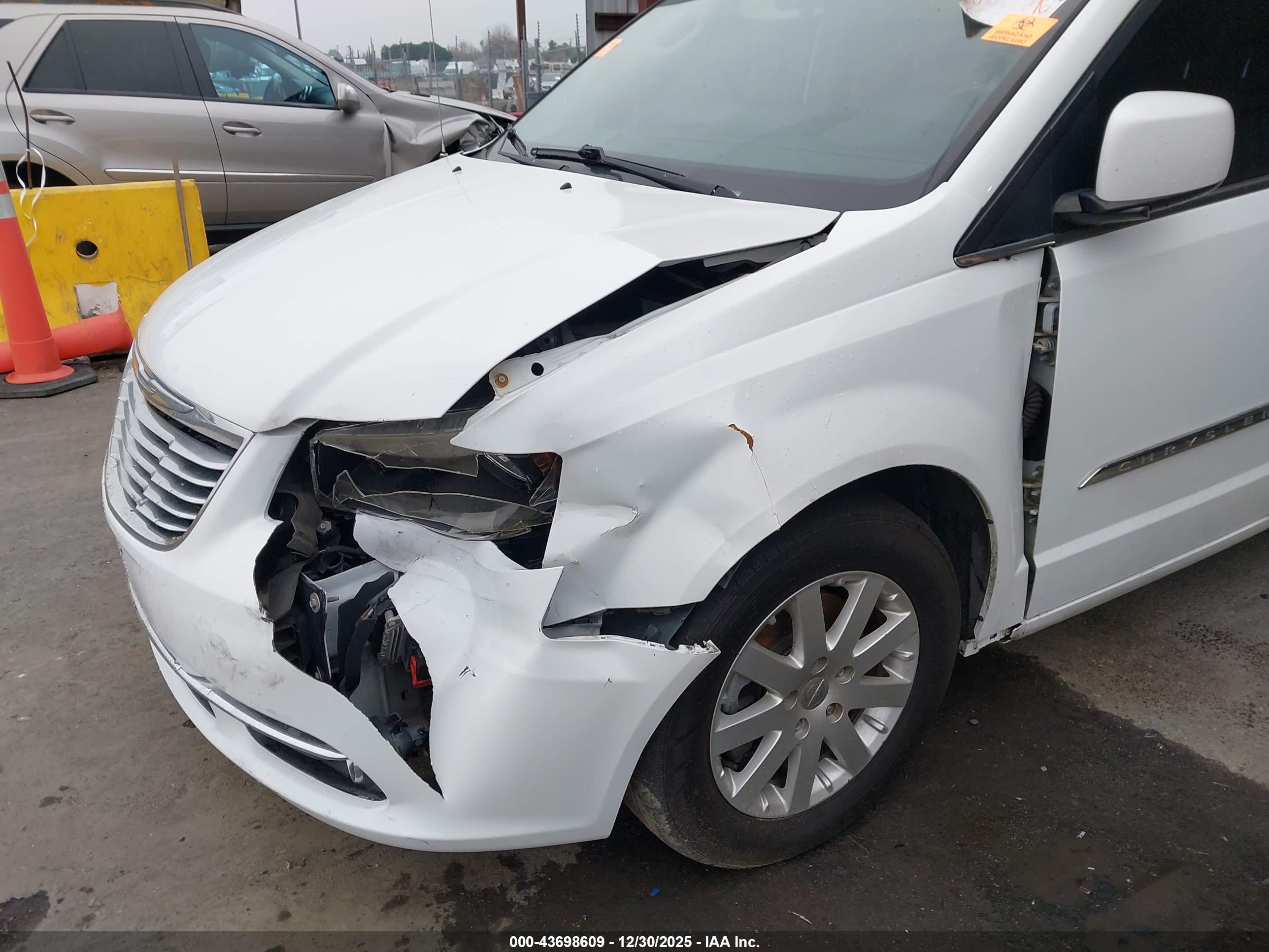 CHRYSLER TOWN image 6