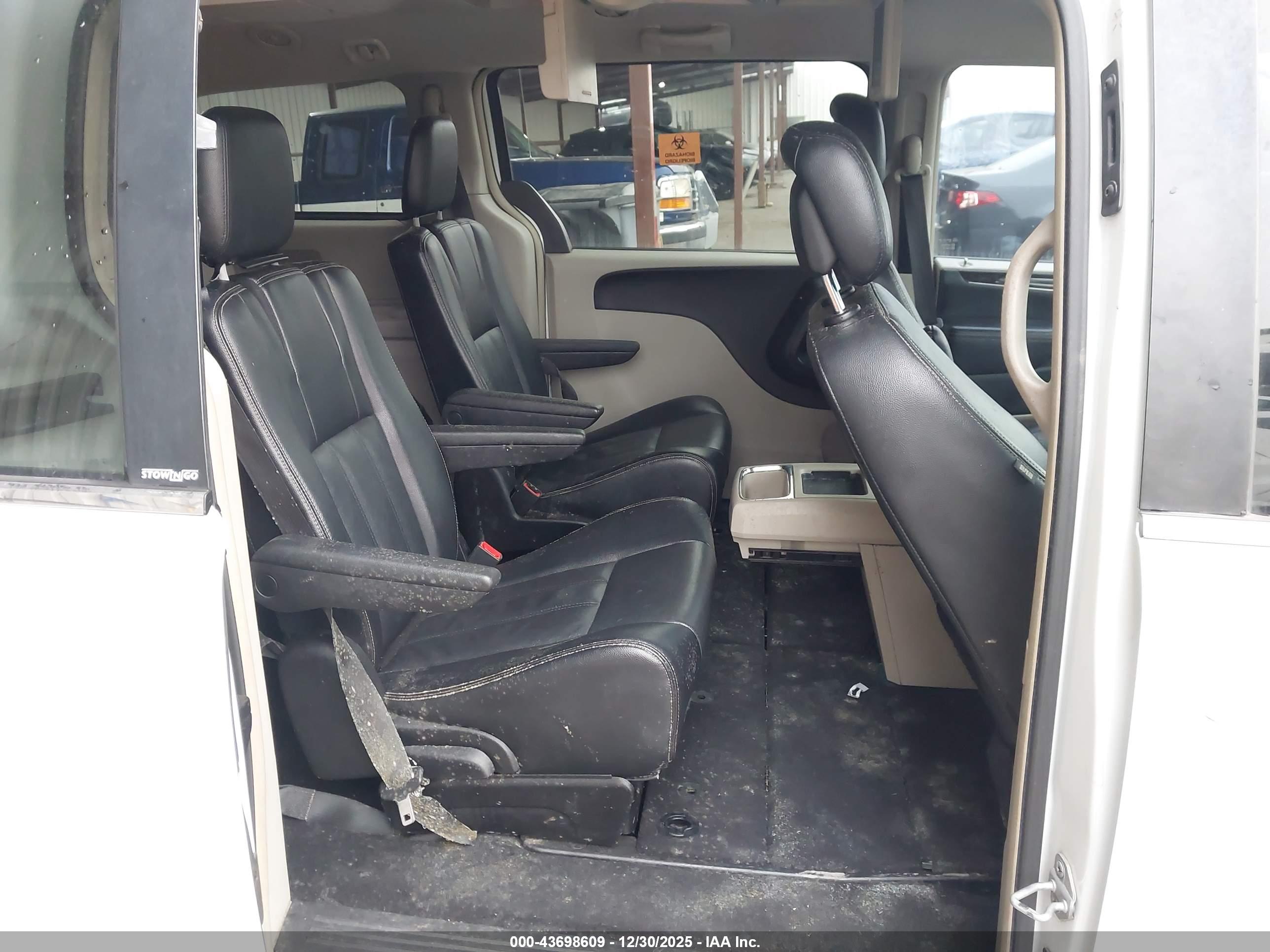 CHRYSLER TOWN image 8