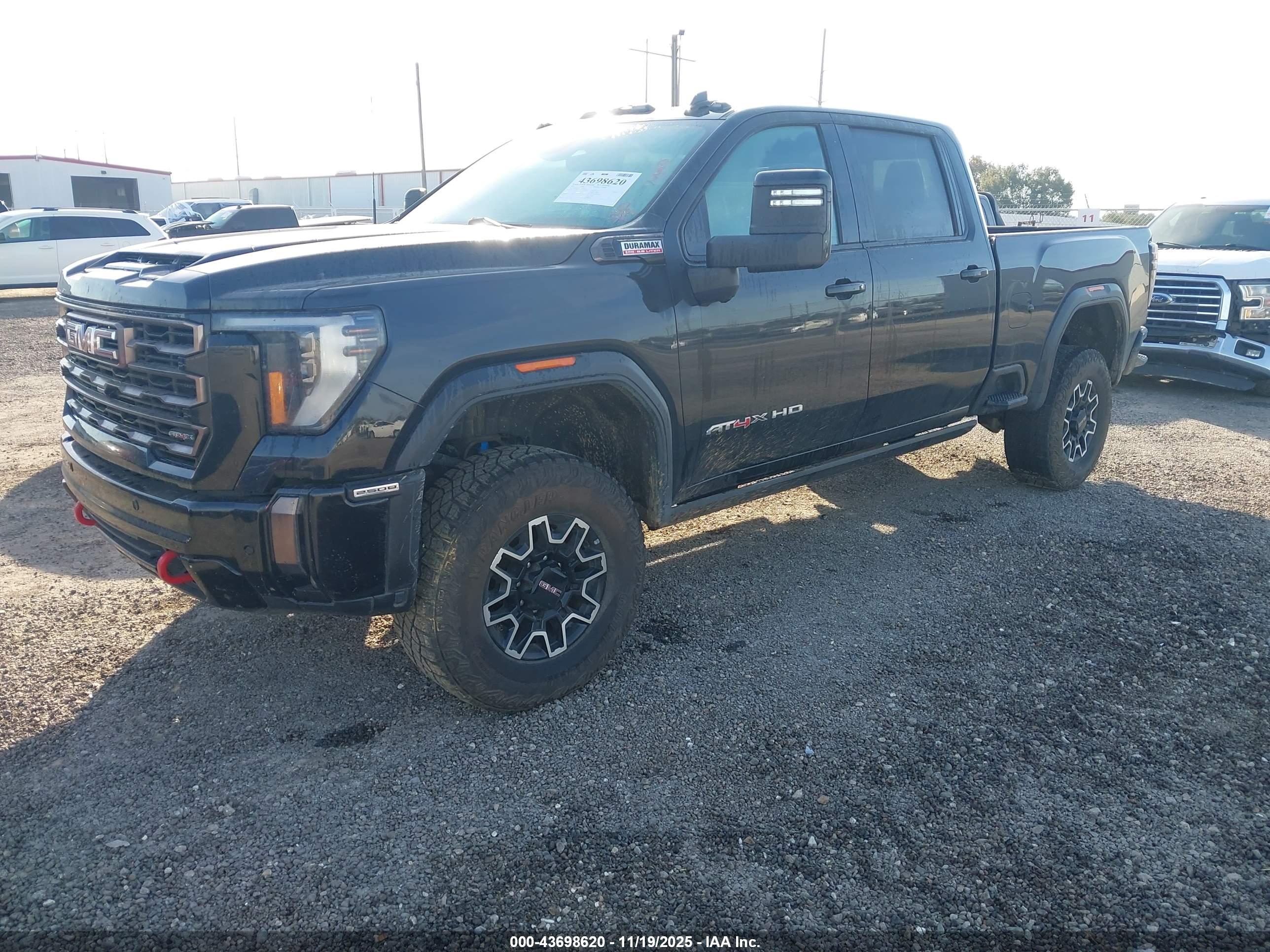 GMC SIERRA image 2