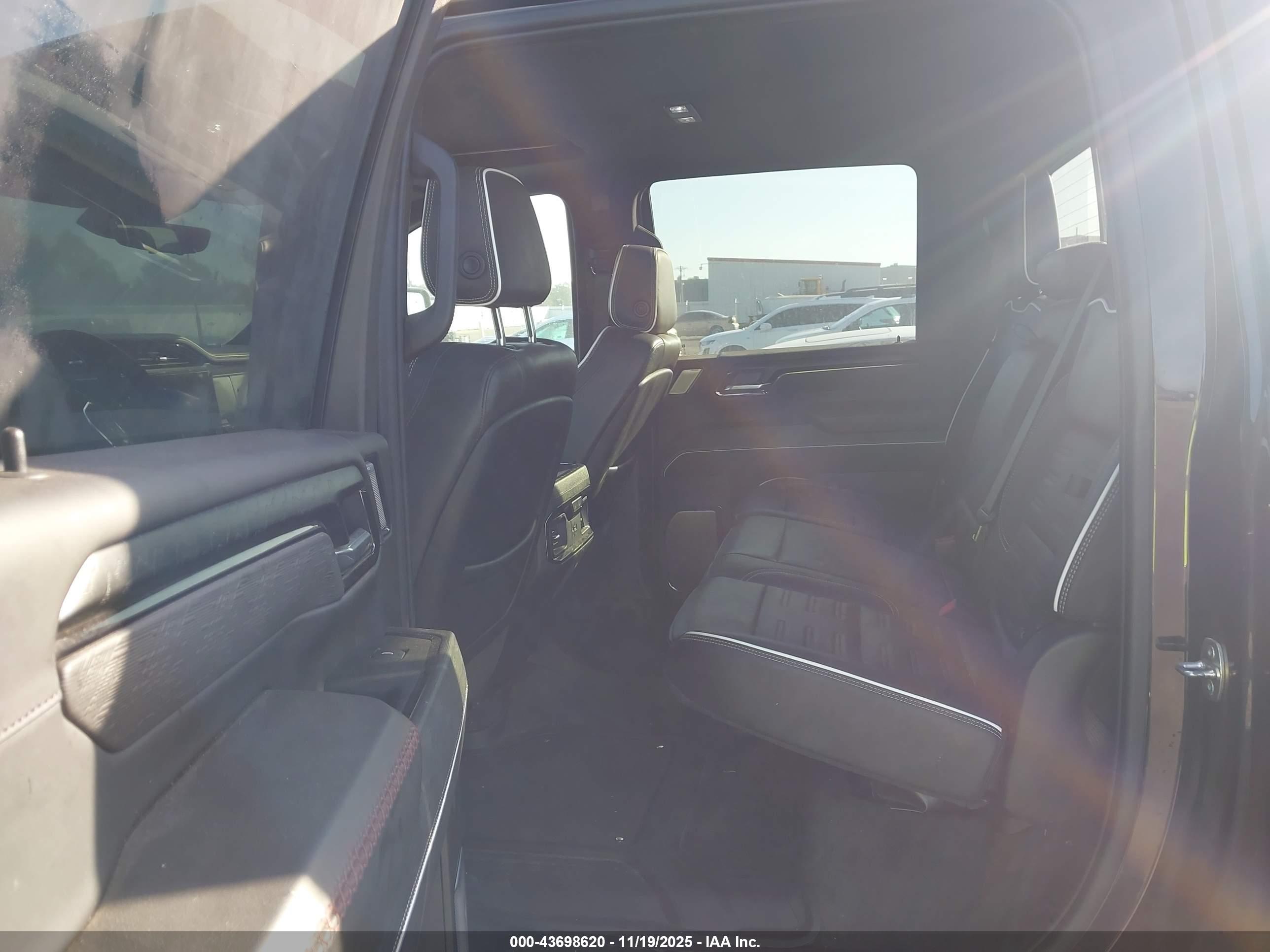 GMC SIERRA image 8