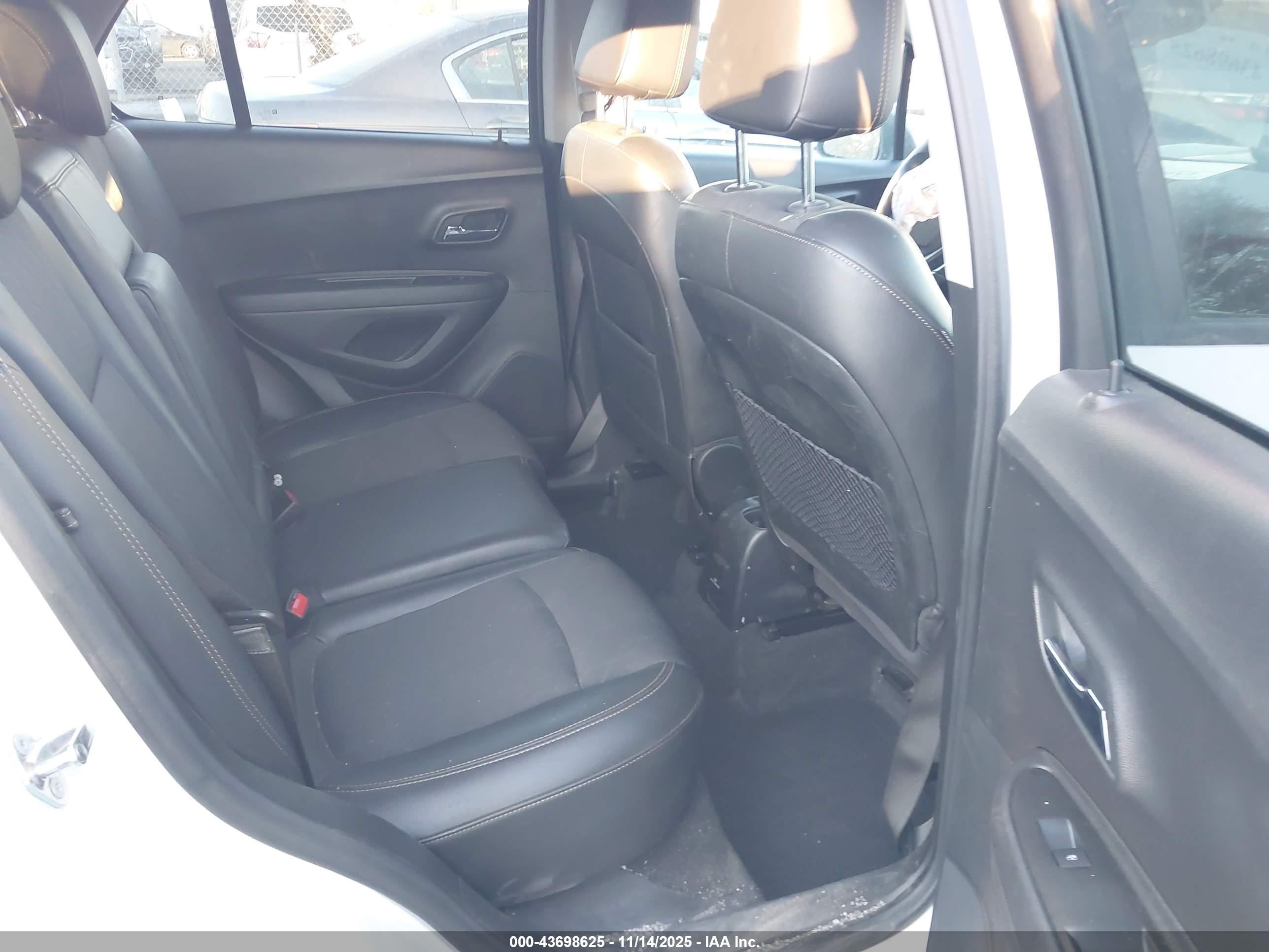CHEVROLET TRAX image 8