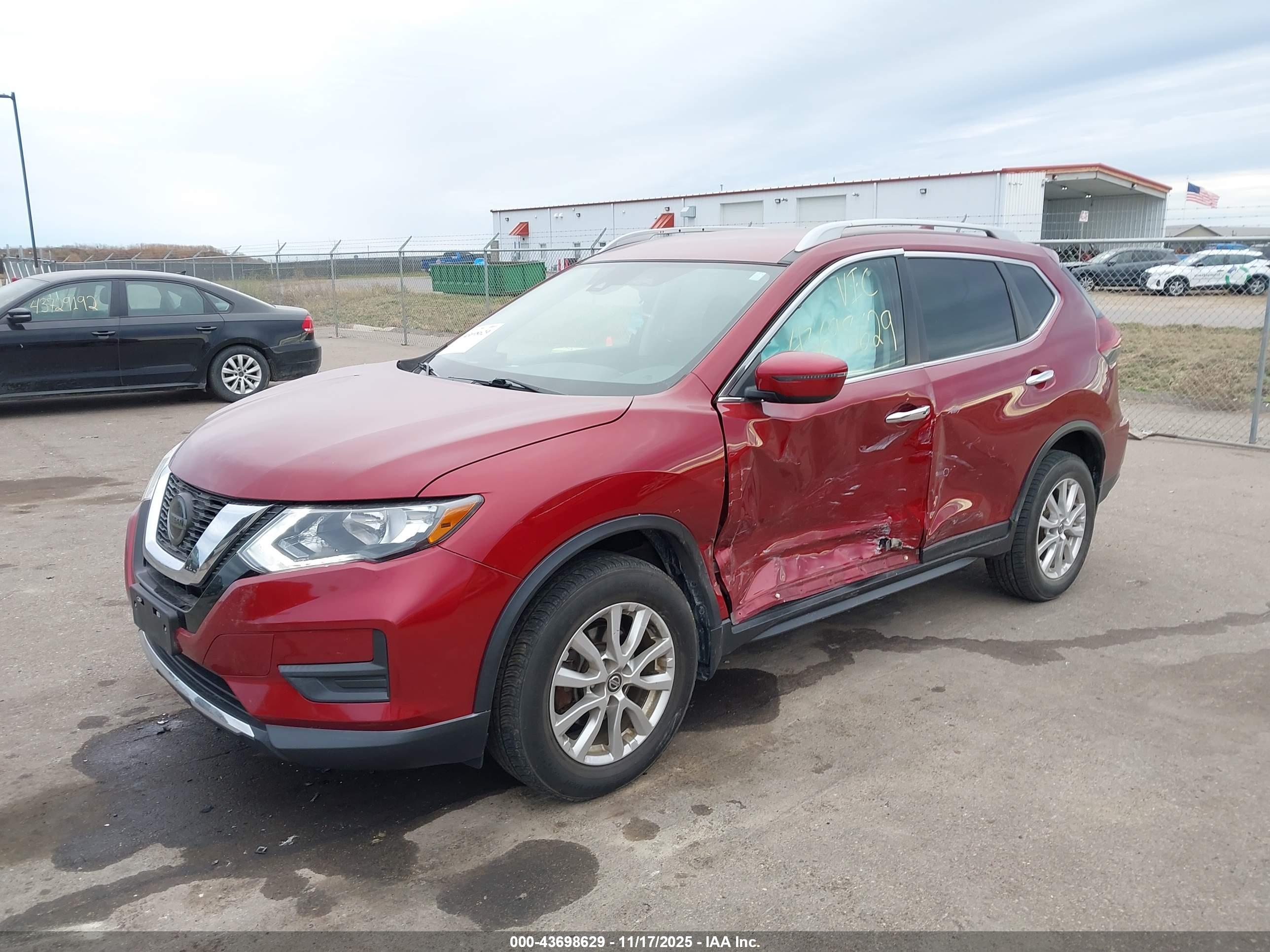 NISSAN ROGUE image 2