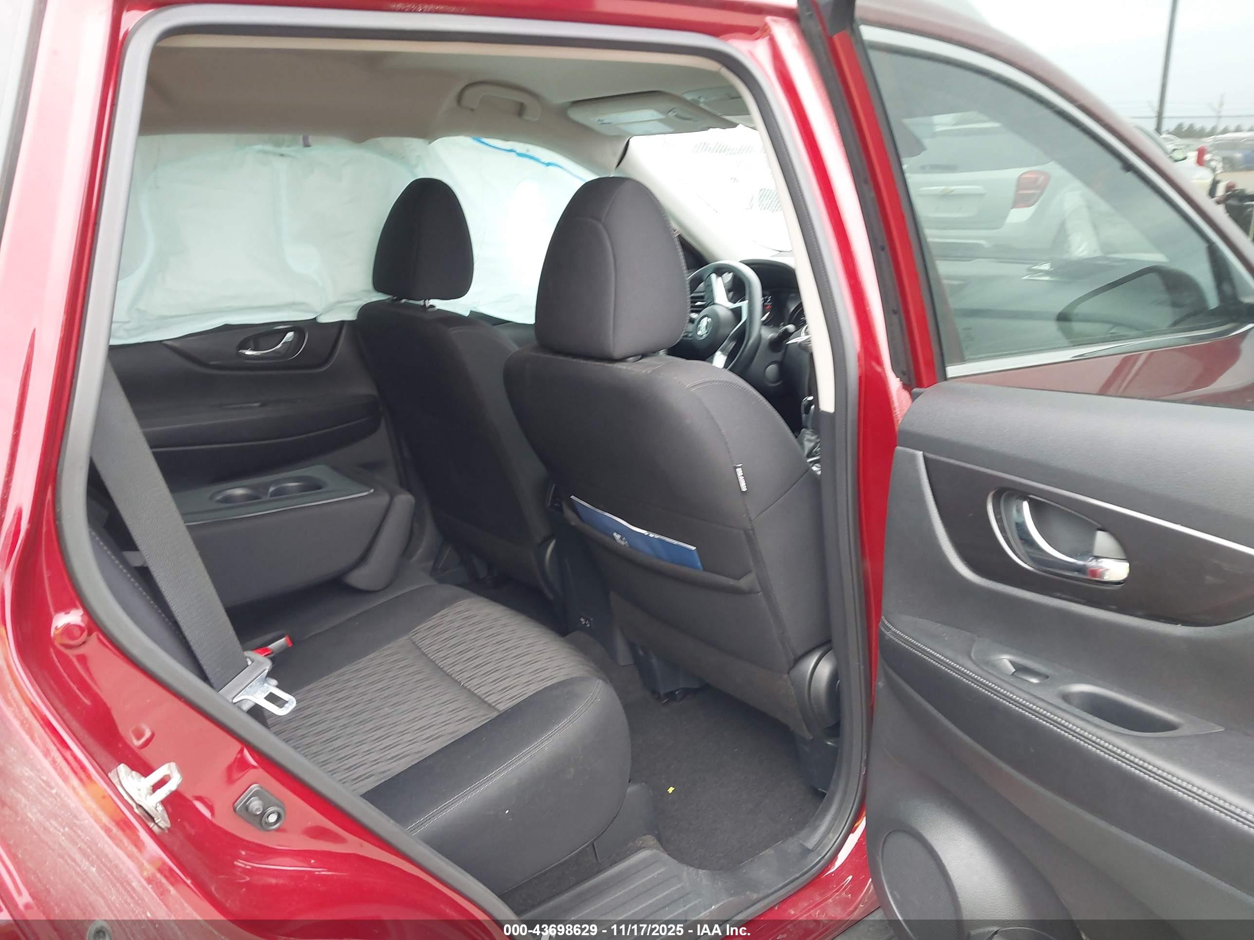 NISSAN ROGUE image 8