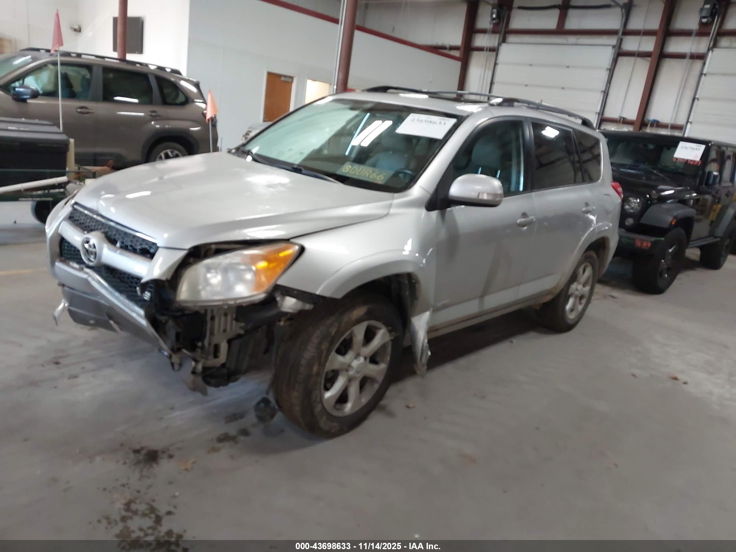 TOYOTA RAV4 image 2