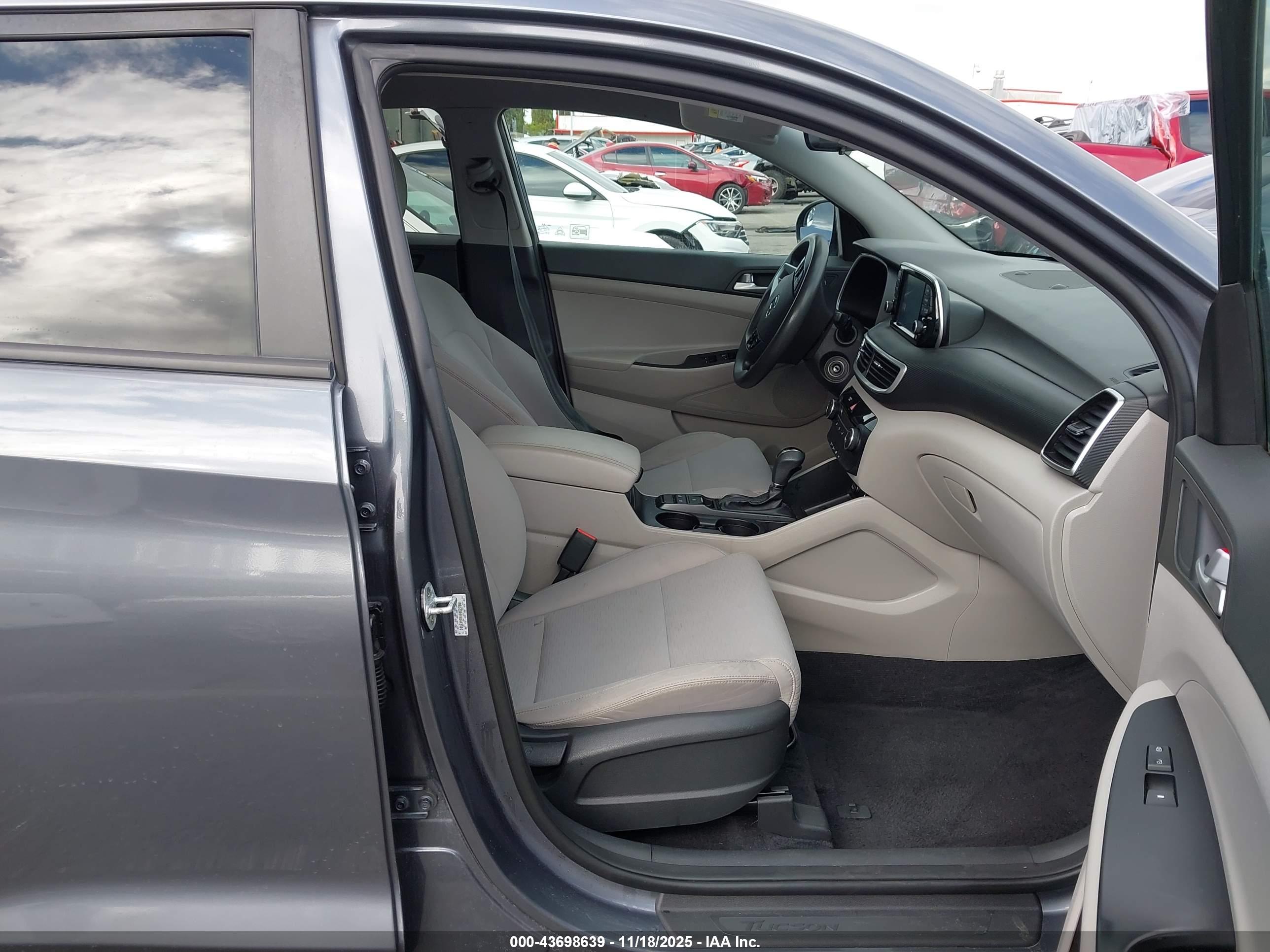 HYUNDAI TUCSON image 5