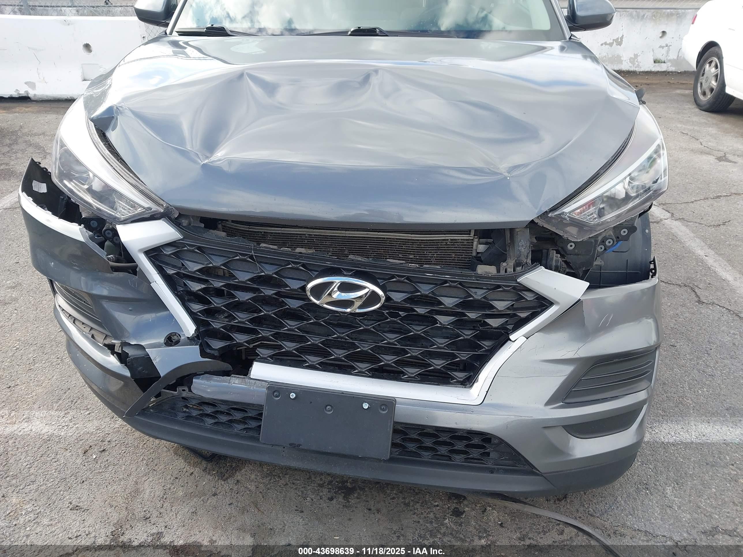 HYUNDAI TUCSON image 6
