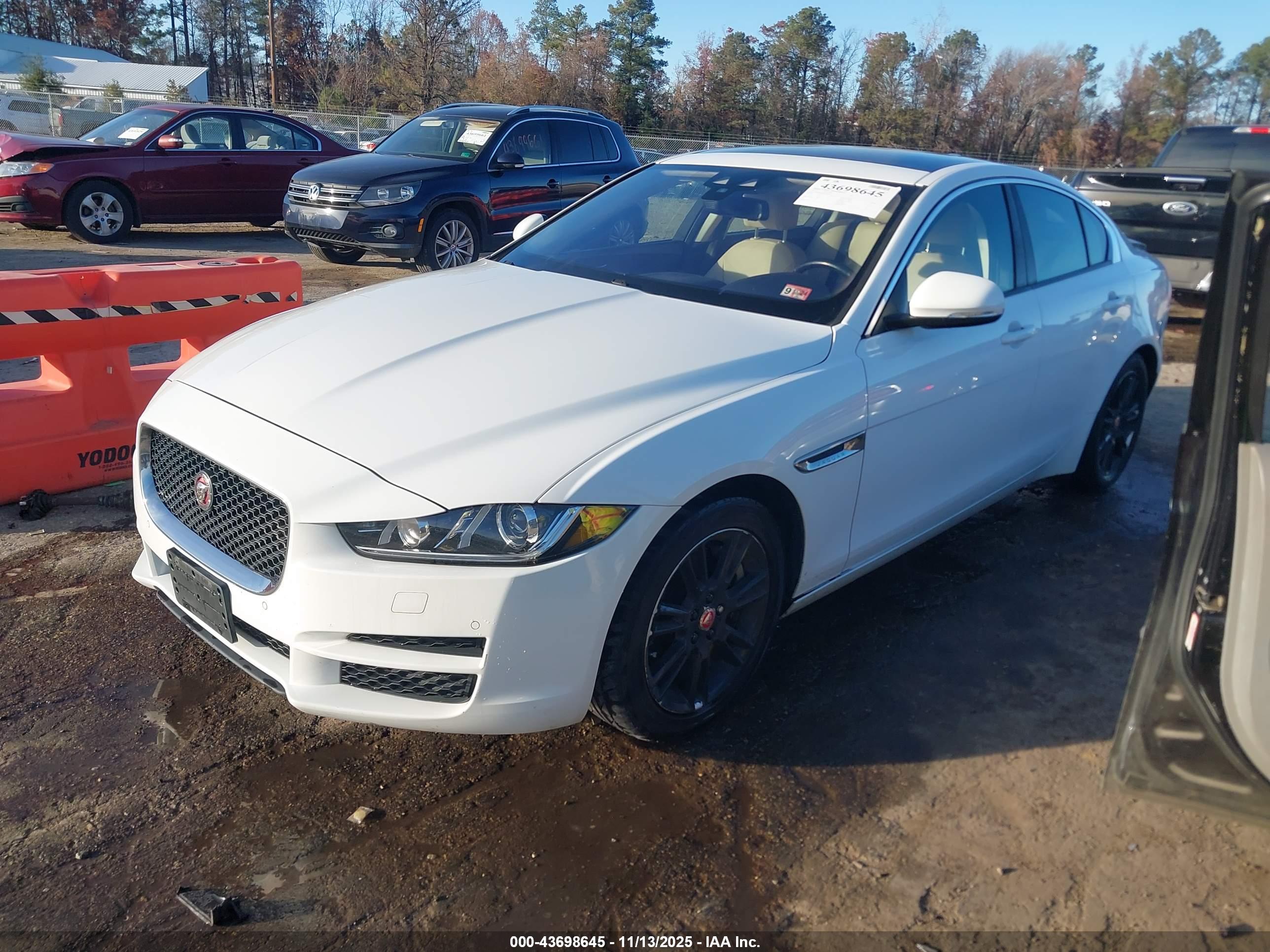 JAGUAR XE image 2