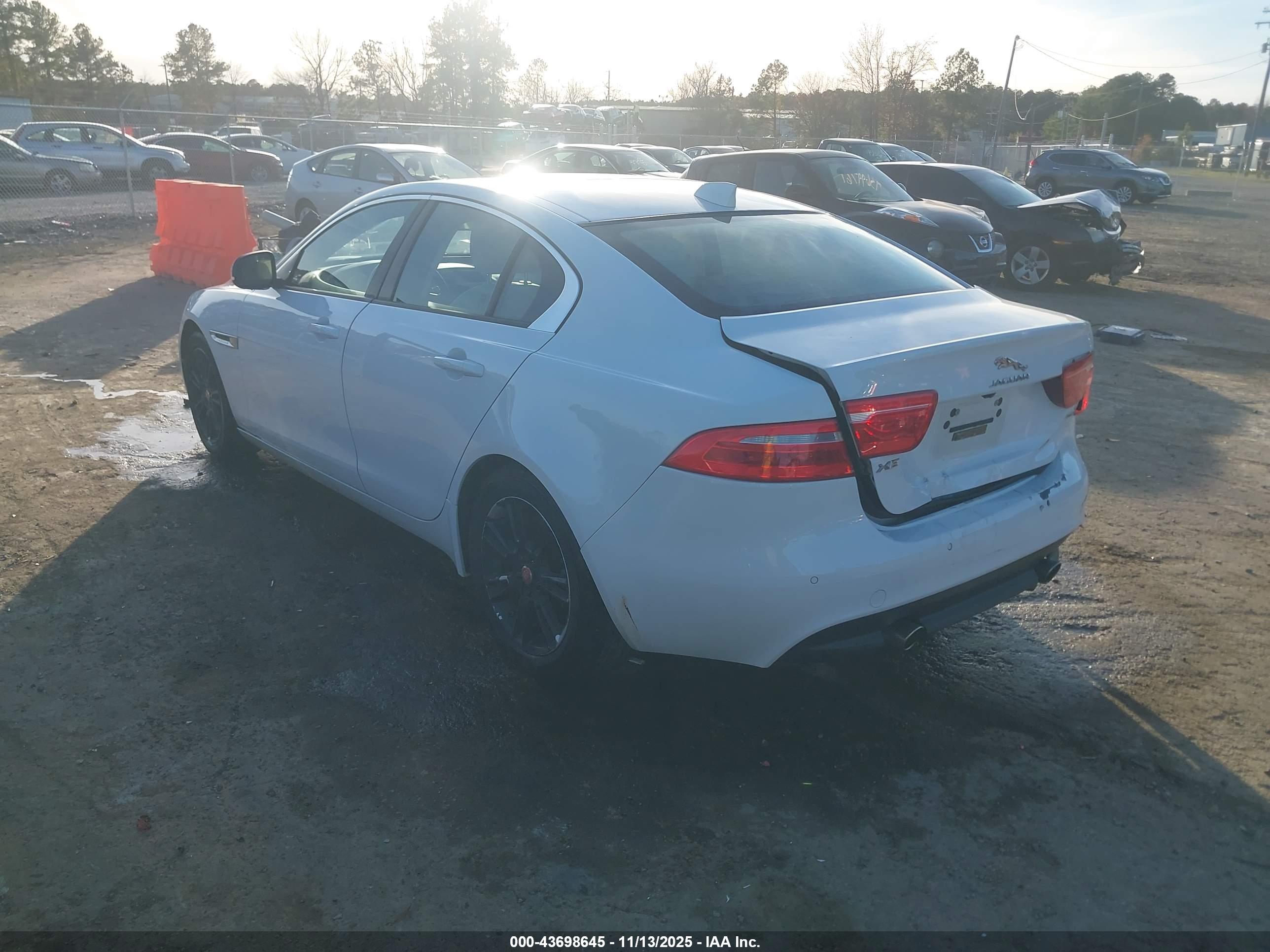 JAGUAR XE image 3