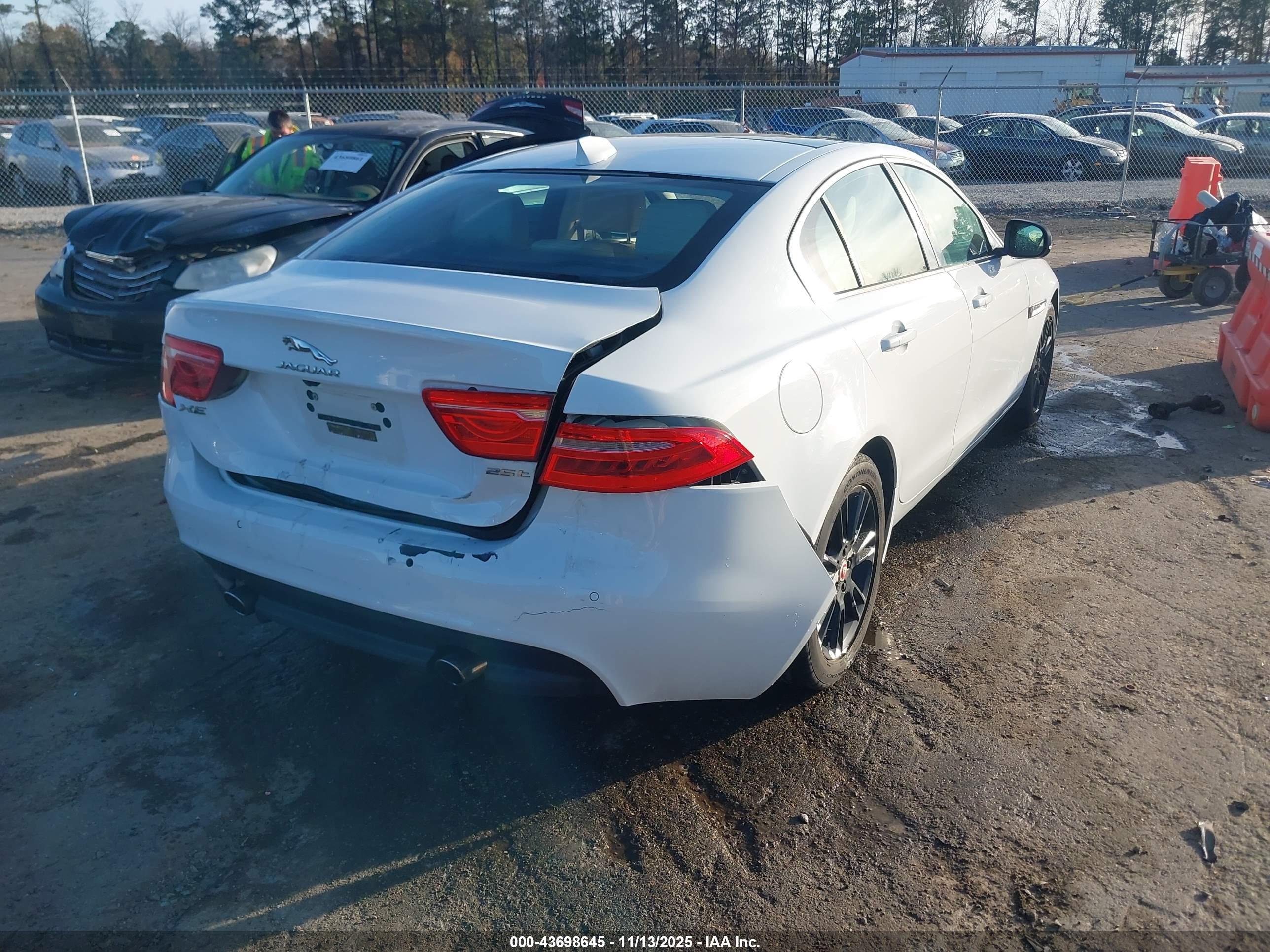 JAGUAR XE image 4
