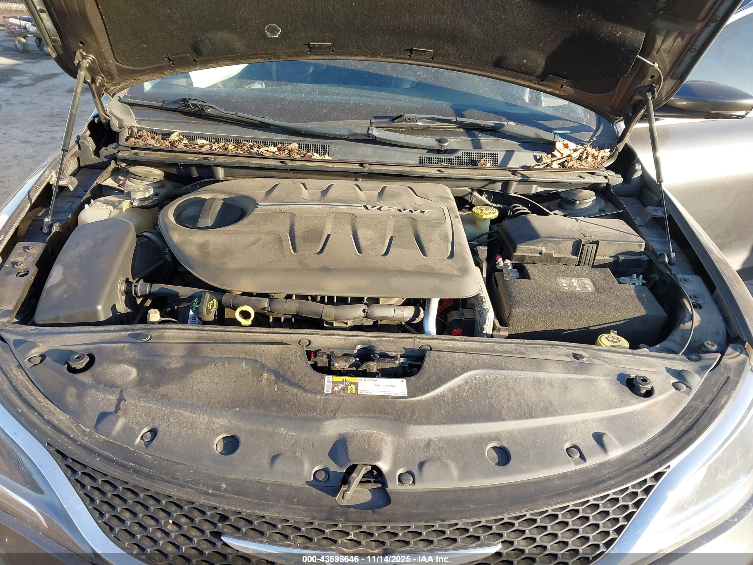 CHRYSLER 200 image 10