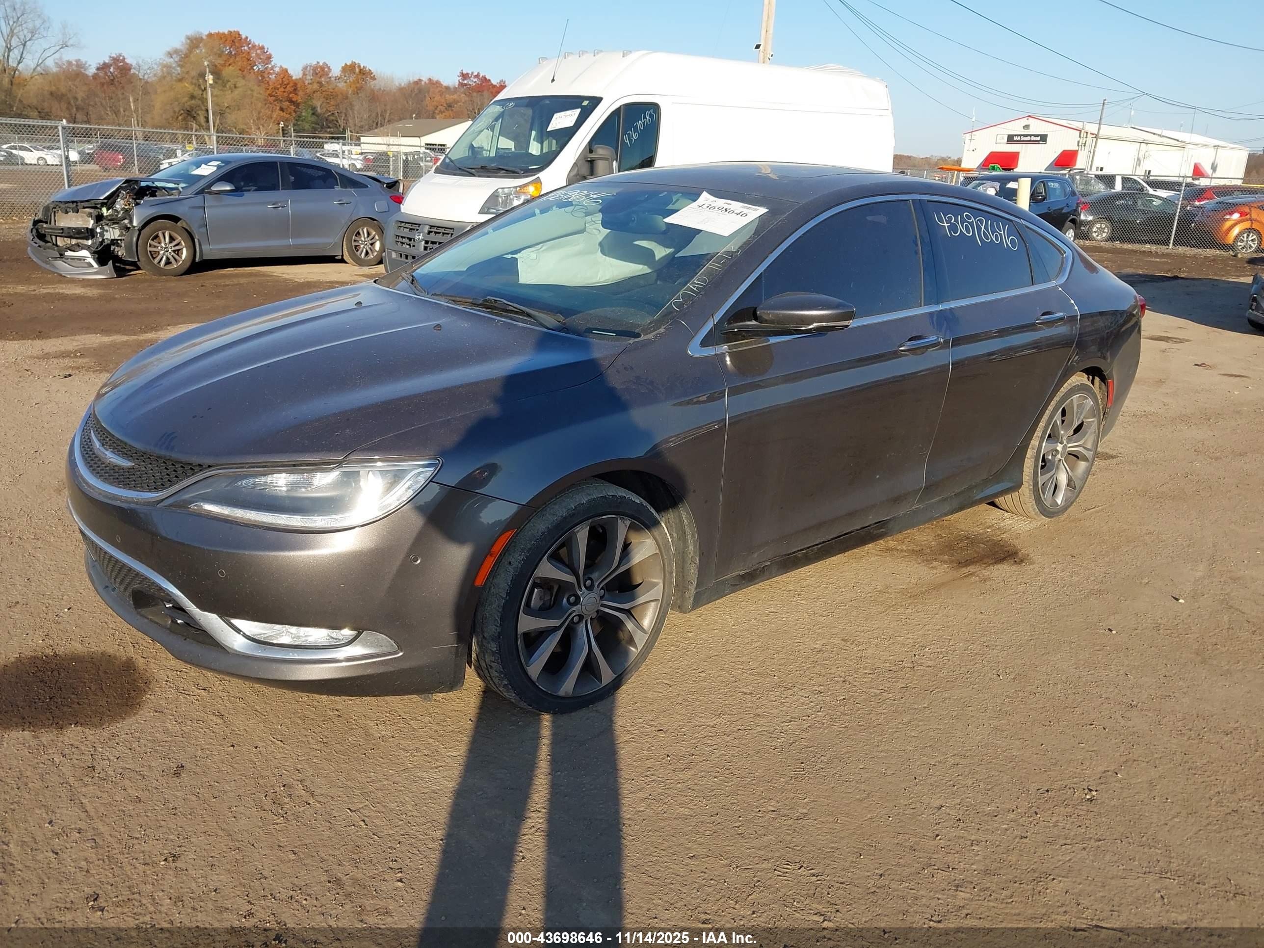 CHRYSLER 200 image 2