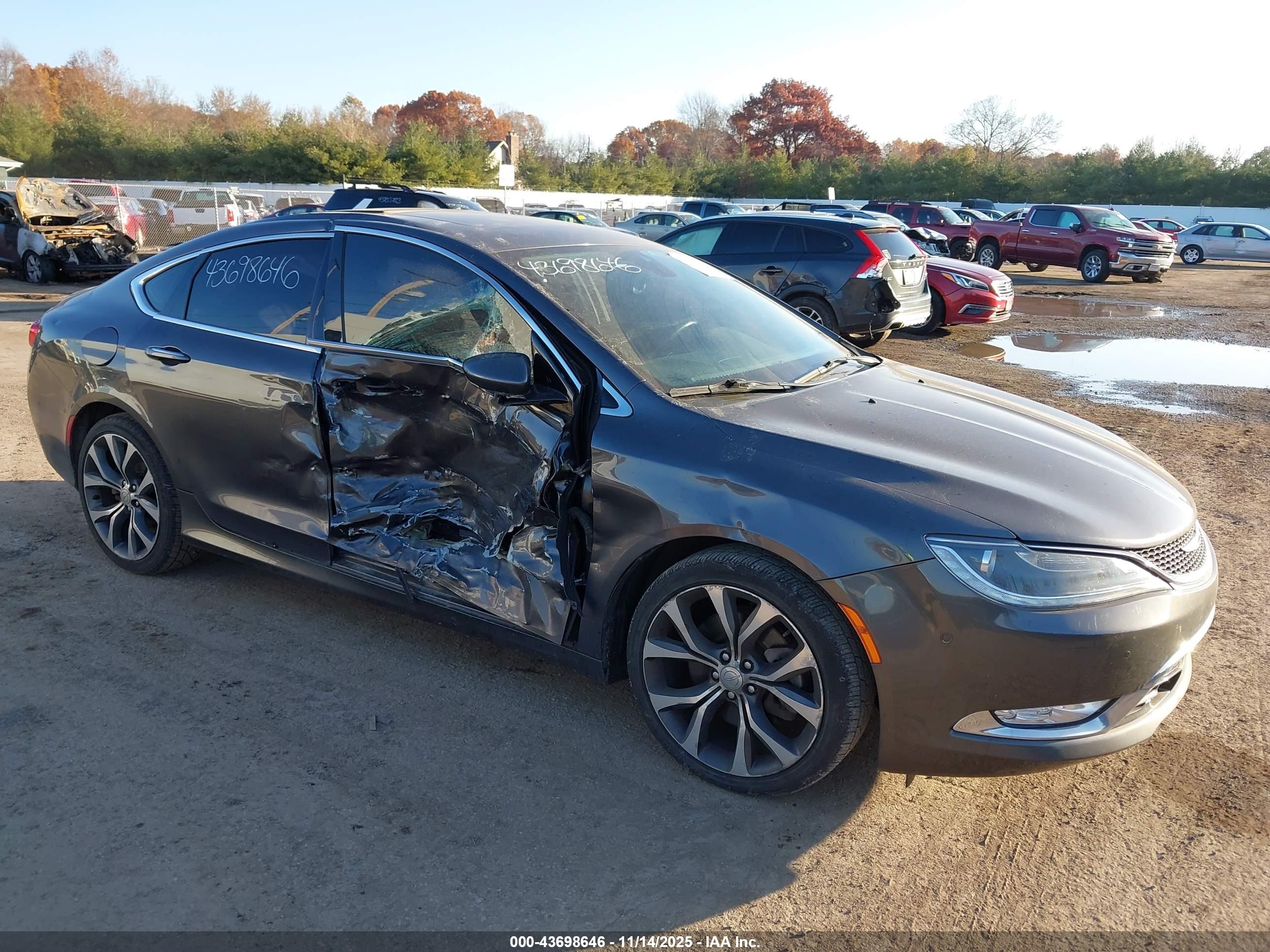 CHRYSLER 200 image 6