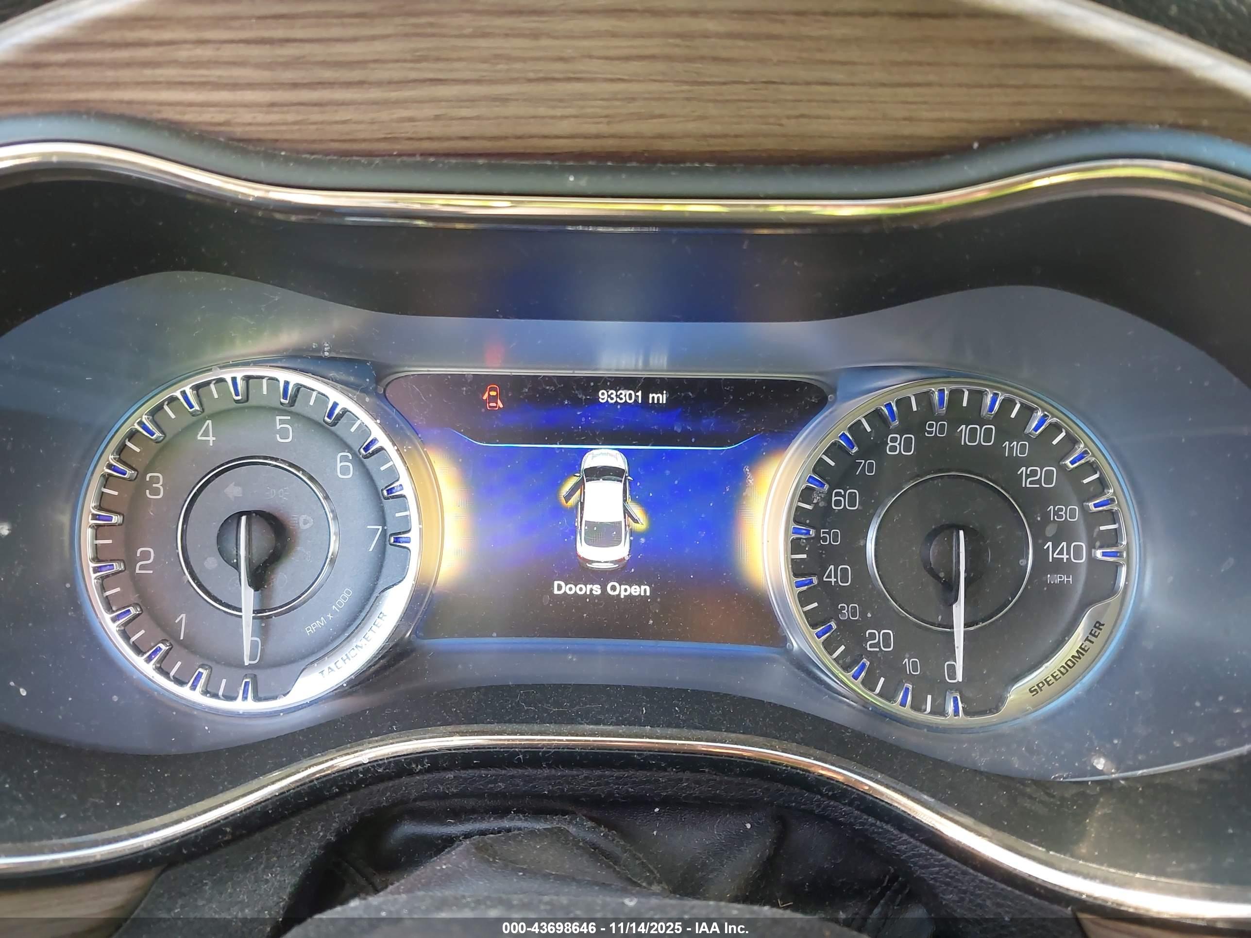 CHRYSLER 200 image 7