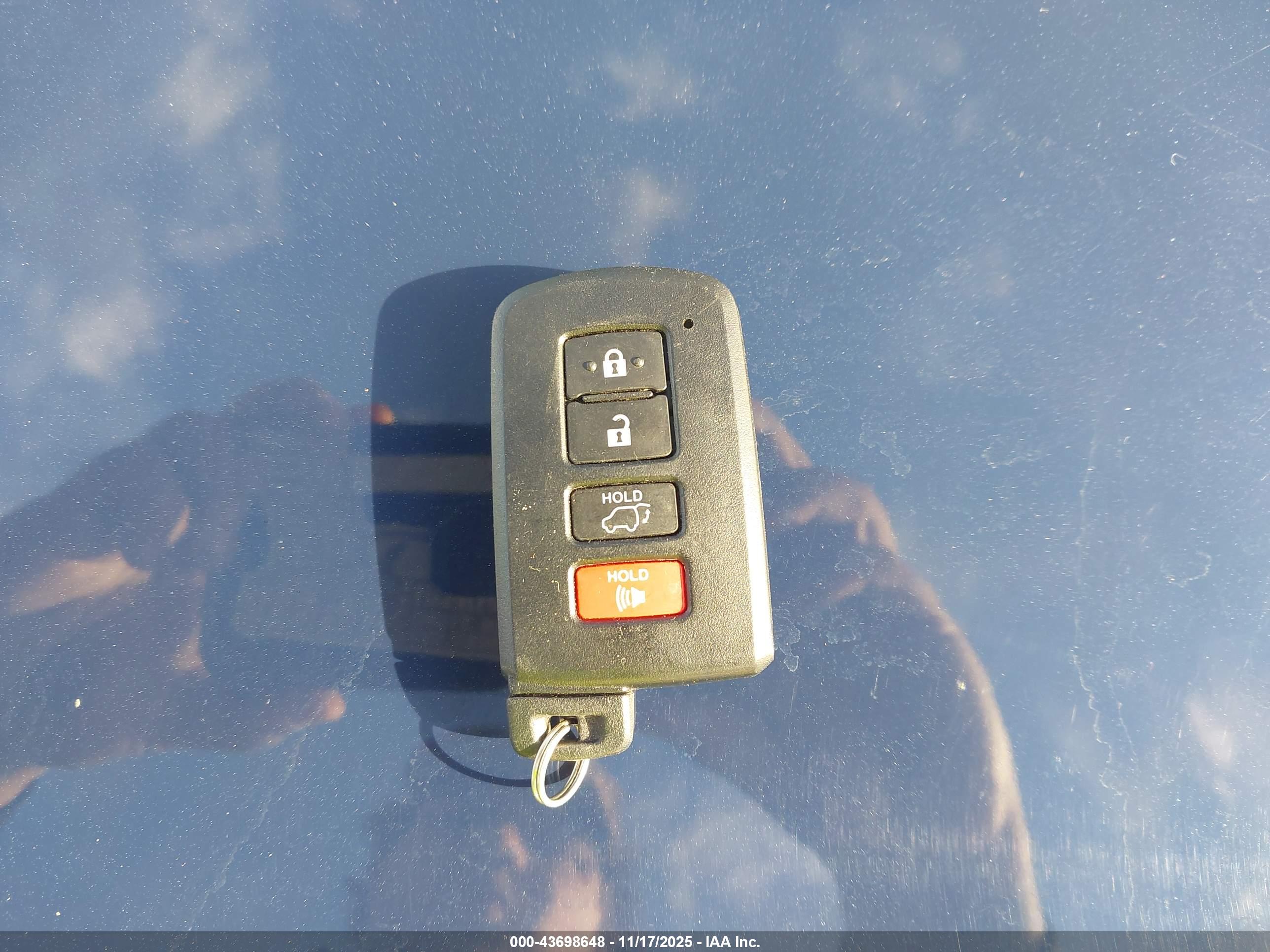 TOYOTA RAV4 image 11