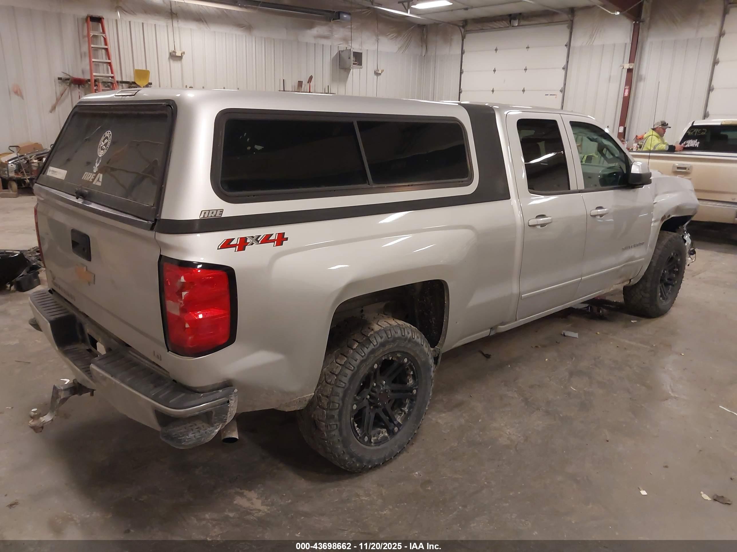 CHEVROLET SILVERADO image 4
