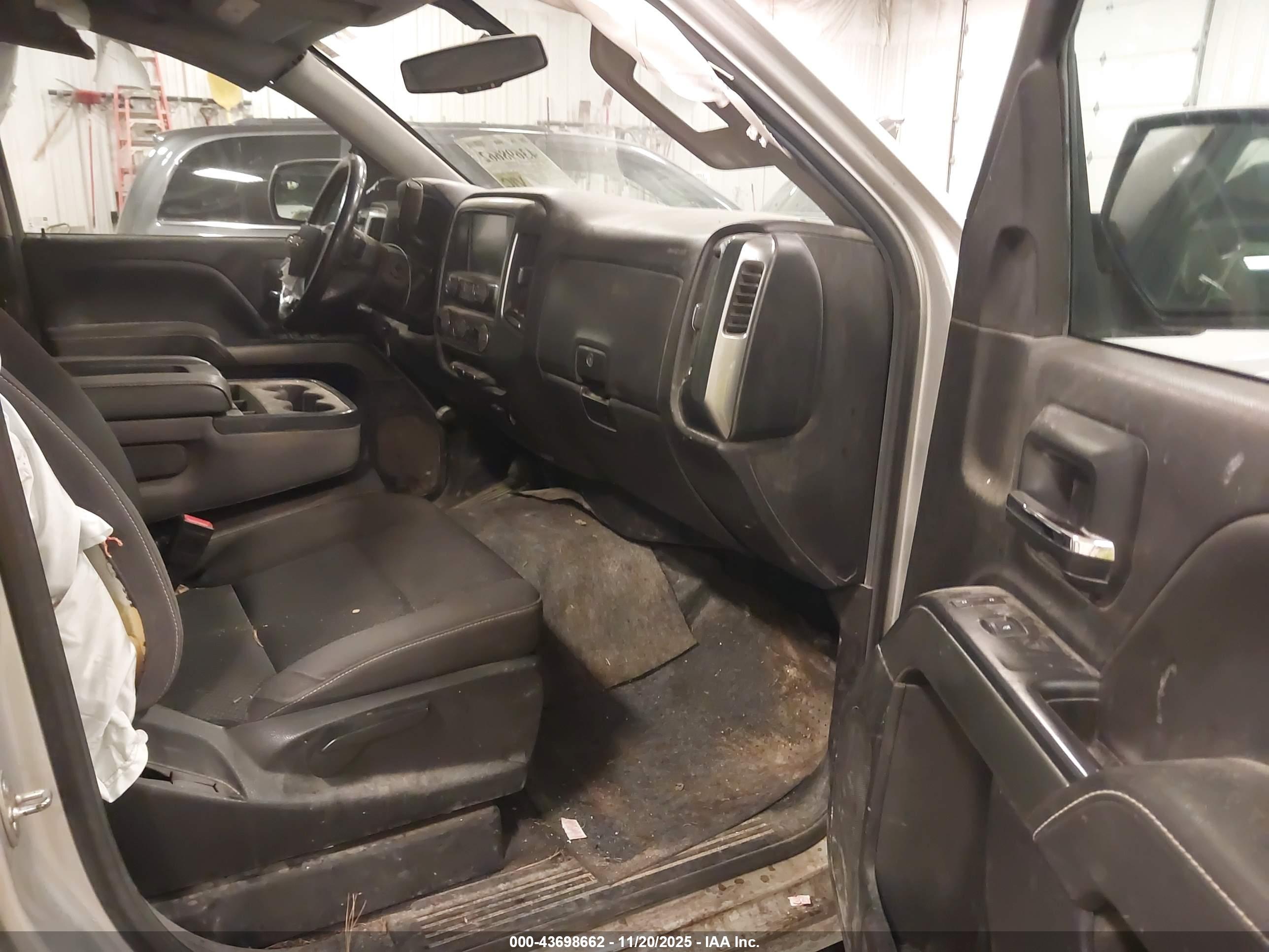 CHEVROLET SILVERADO image 5