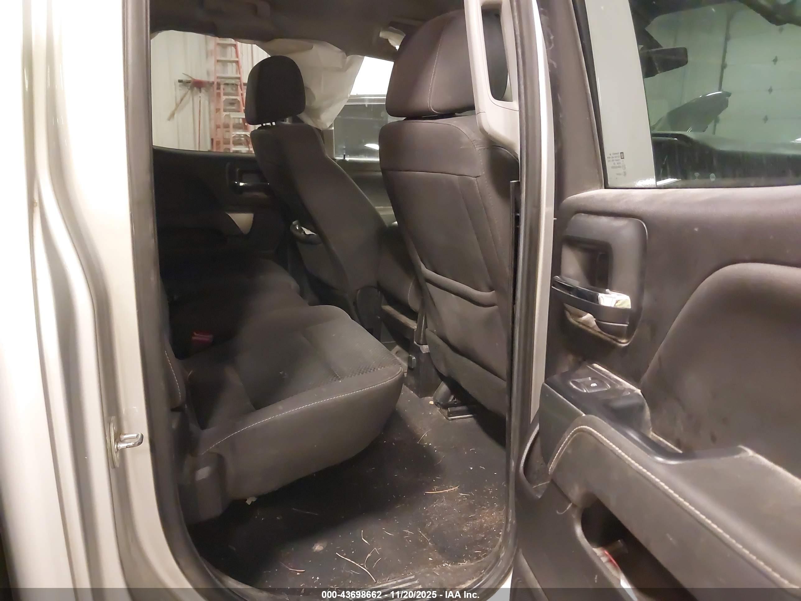 CHEVROLET SILVERADO image 8