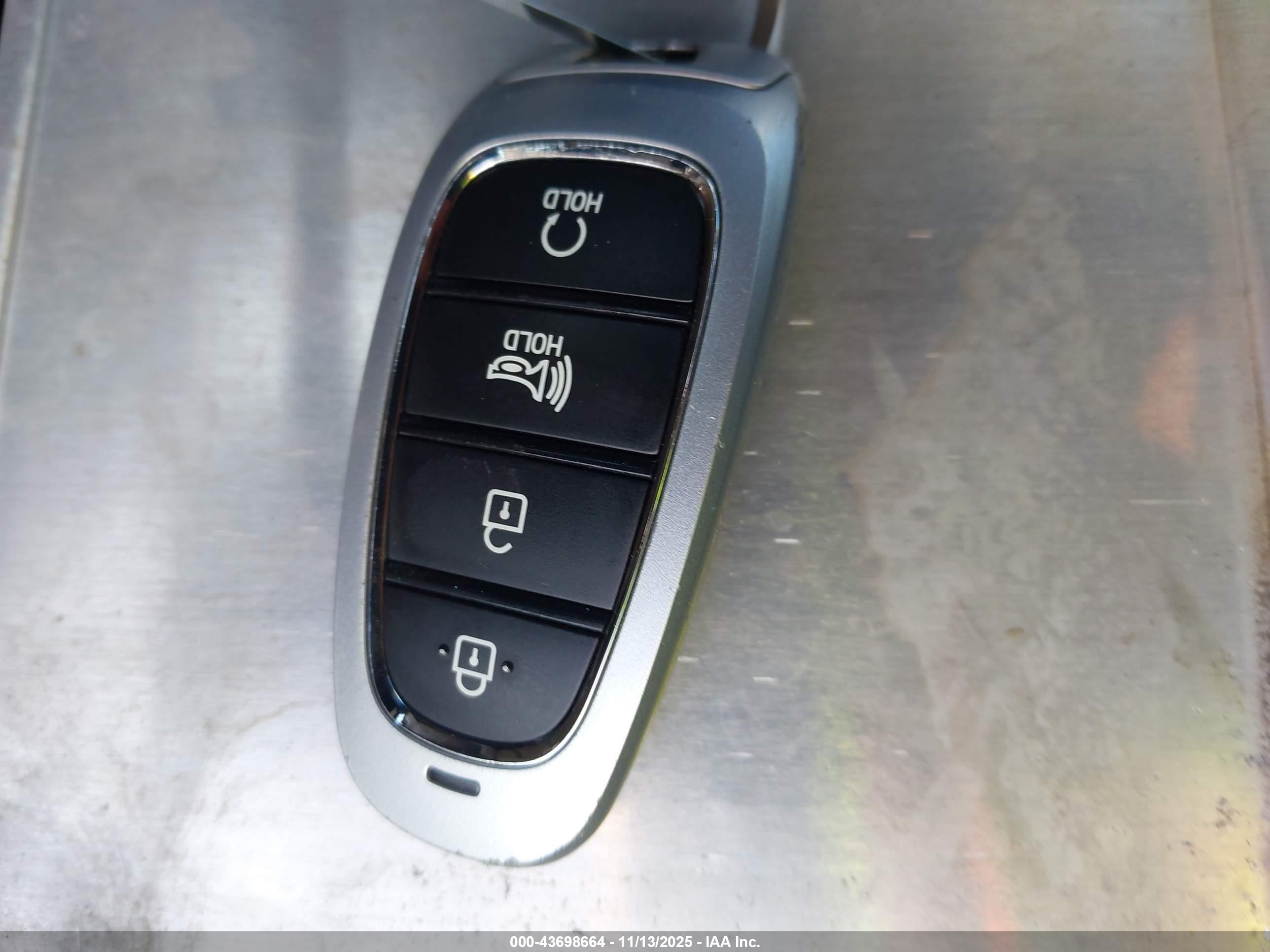 HYUNDAI SANTA image 11