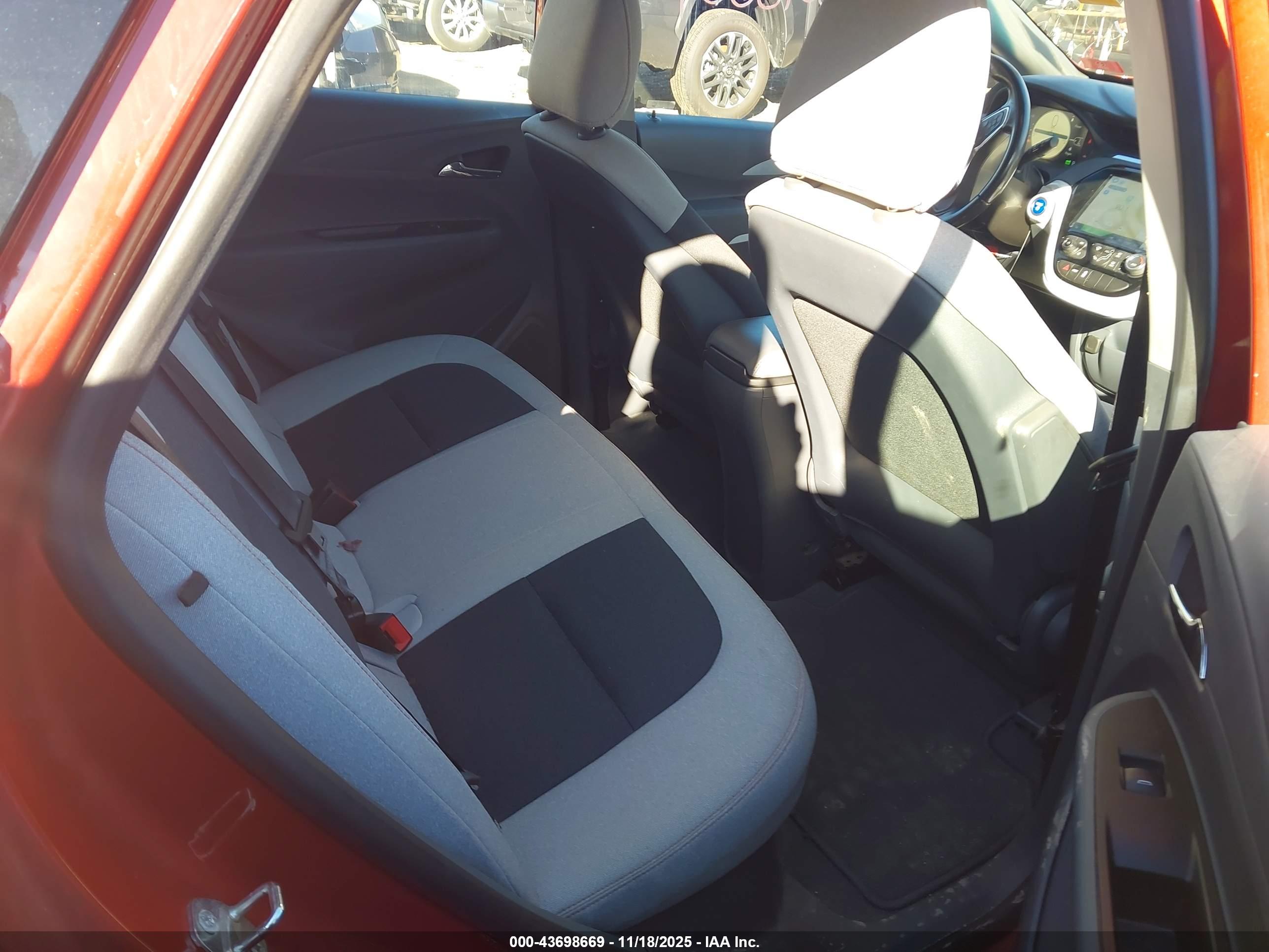 CHEVROLET BOLT image 8