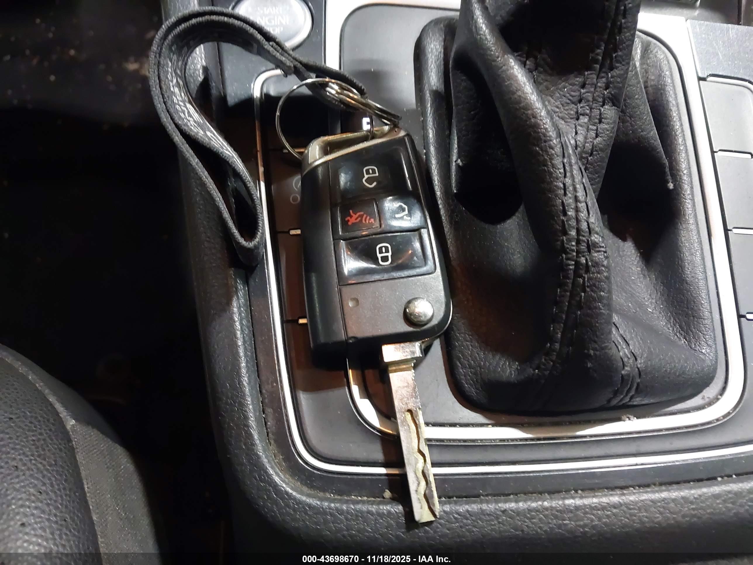 VOLKSWAGEN GOLF image 11