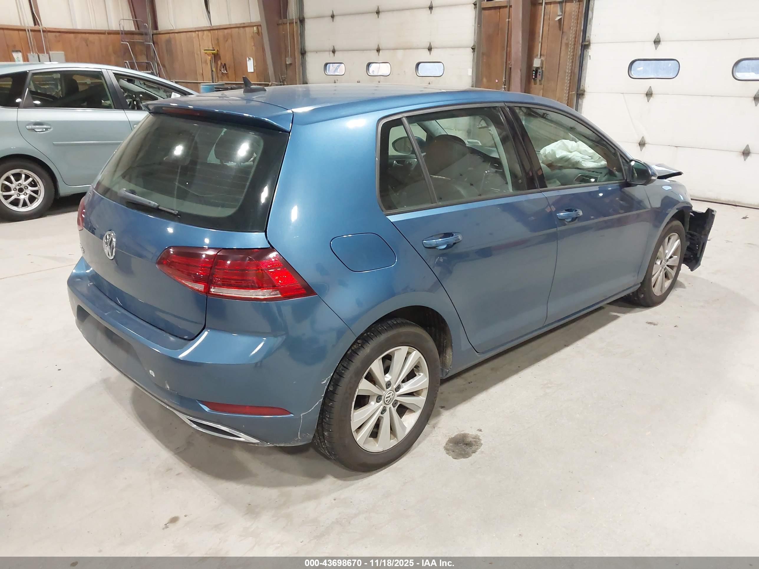 VOLKSWAGEN GOLF image 4
