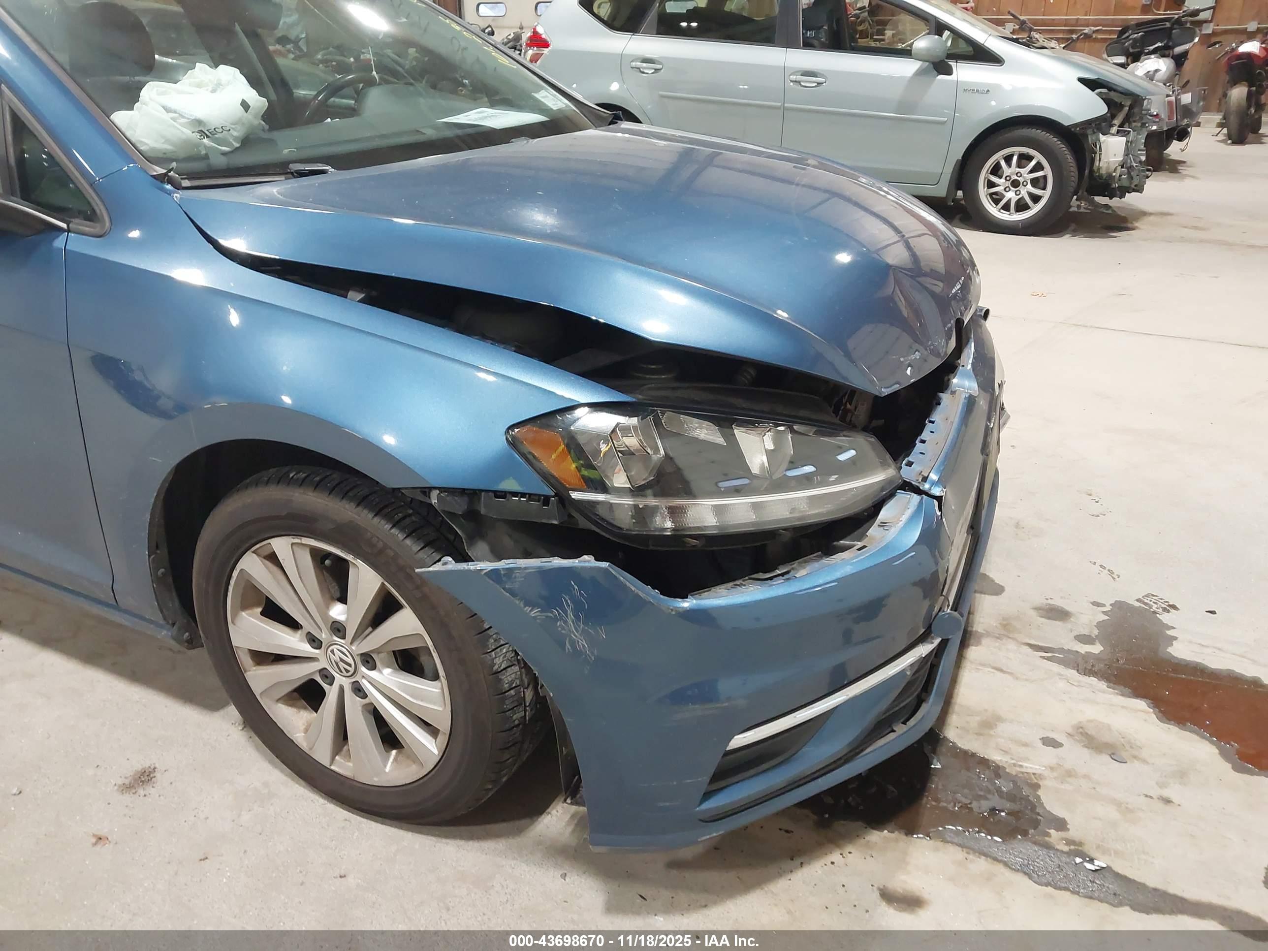 VOLKSWAGEN GOLF image 6