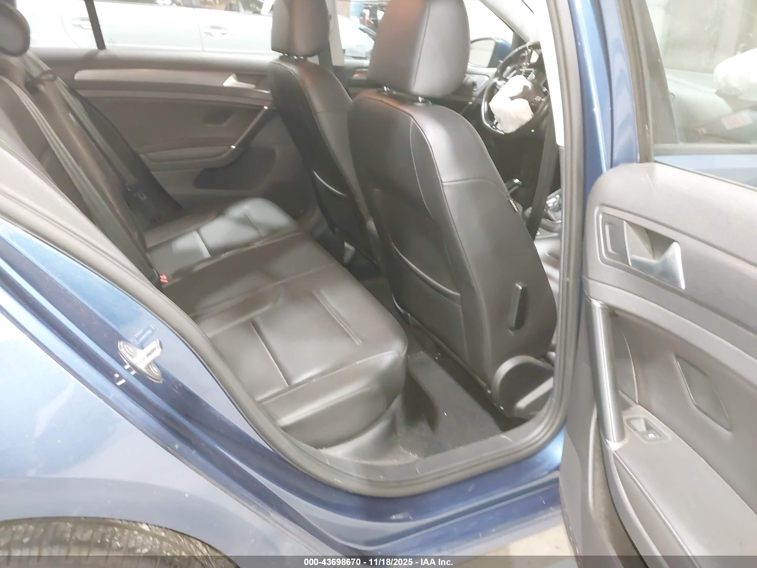 VOLKSWAGEN GOLF image 8