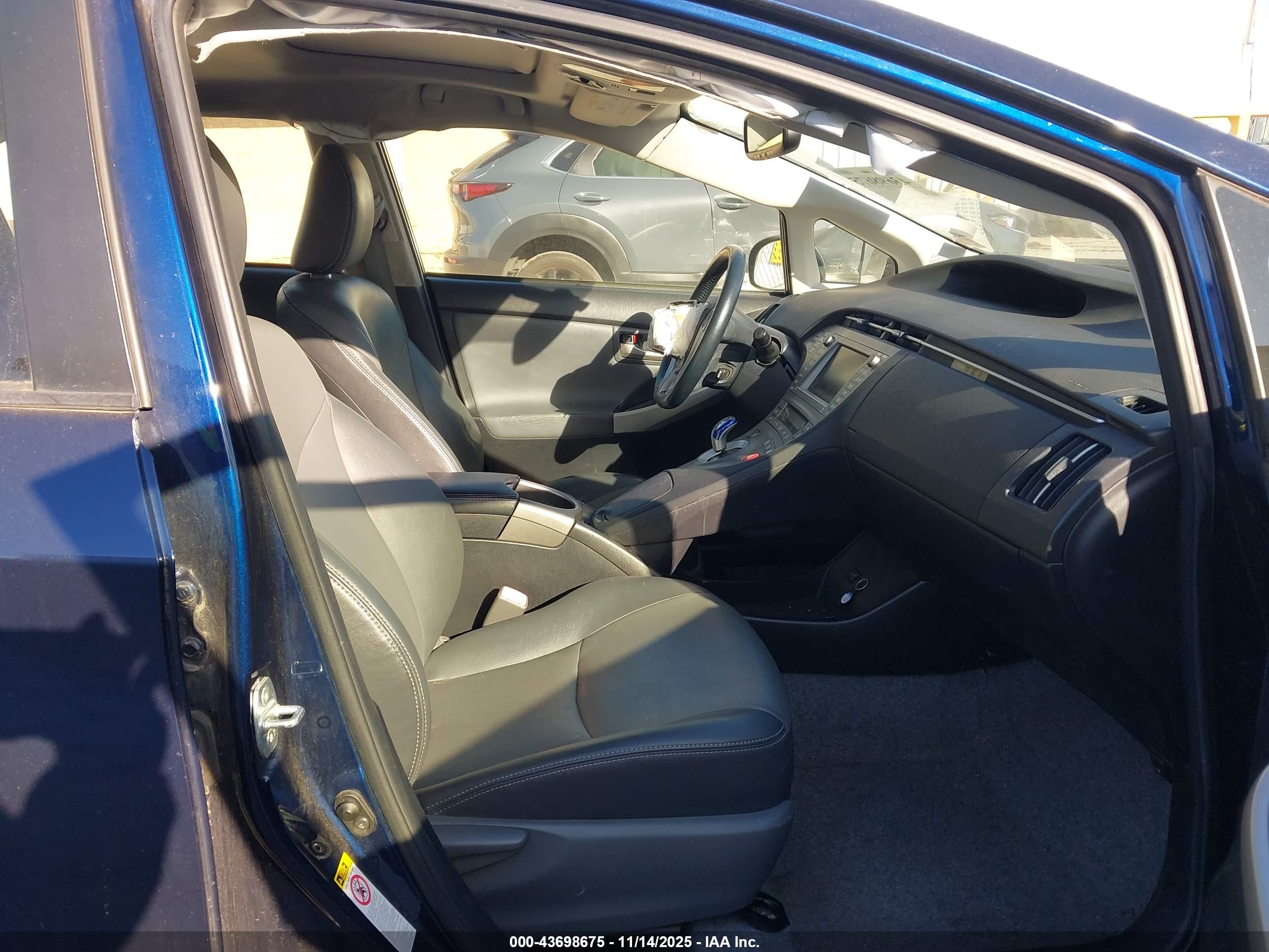 TOYOTA PRIUS image 5