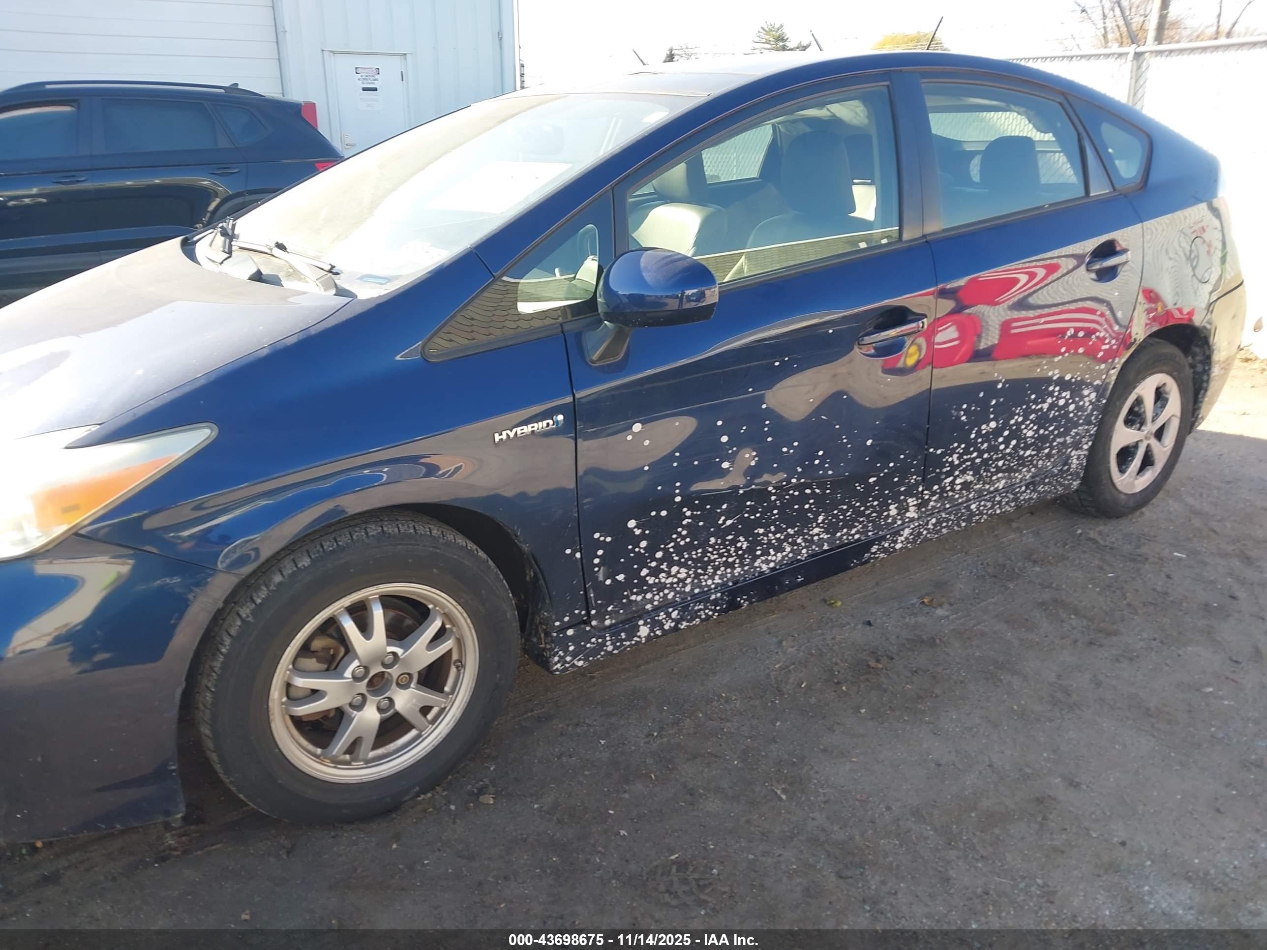 TOYOTA PRIUS image 6