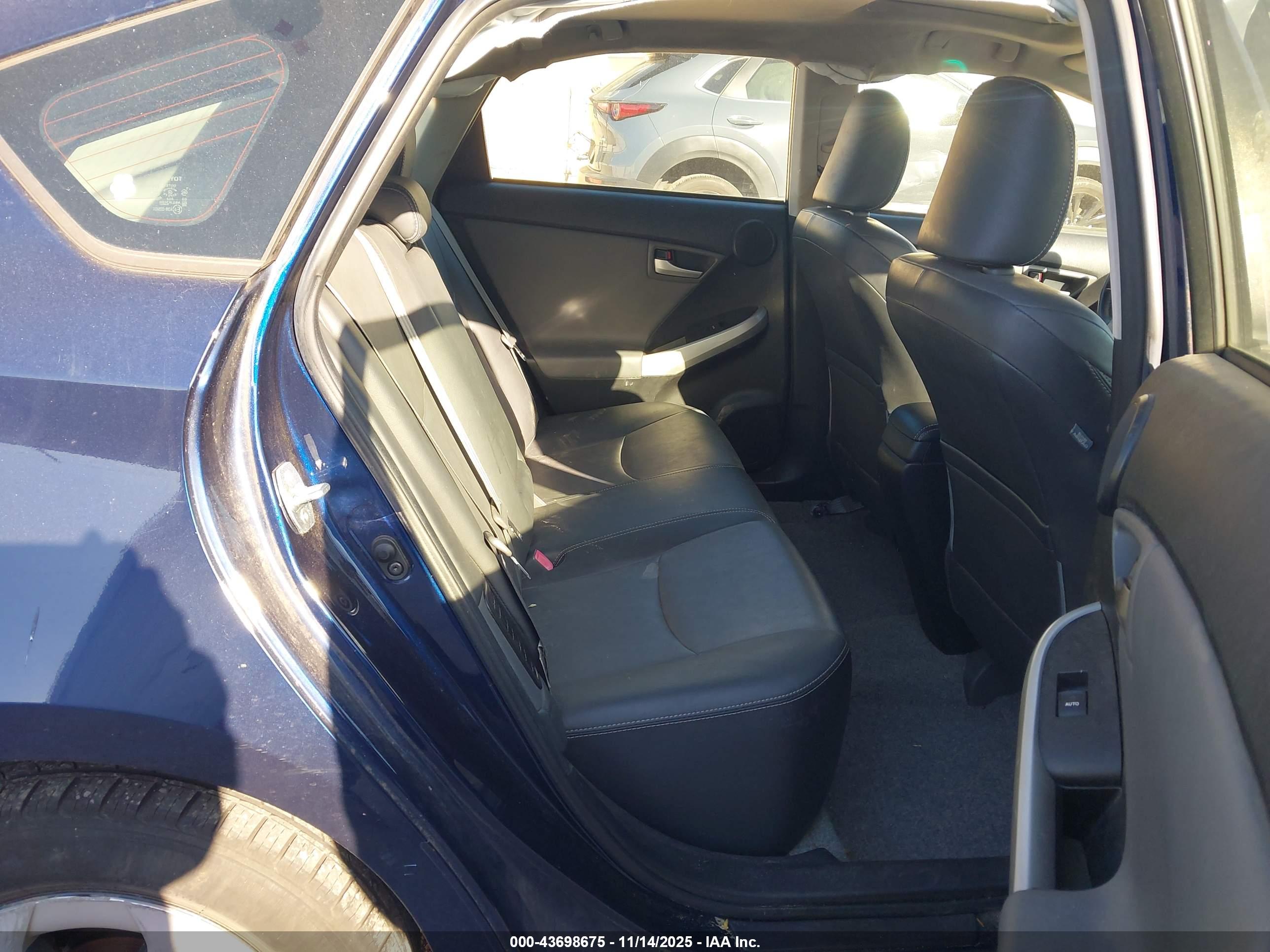 TOYOTA PRIUS image 8