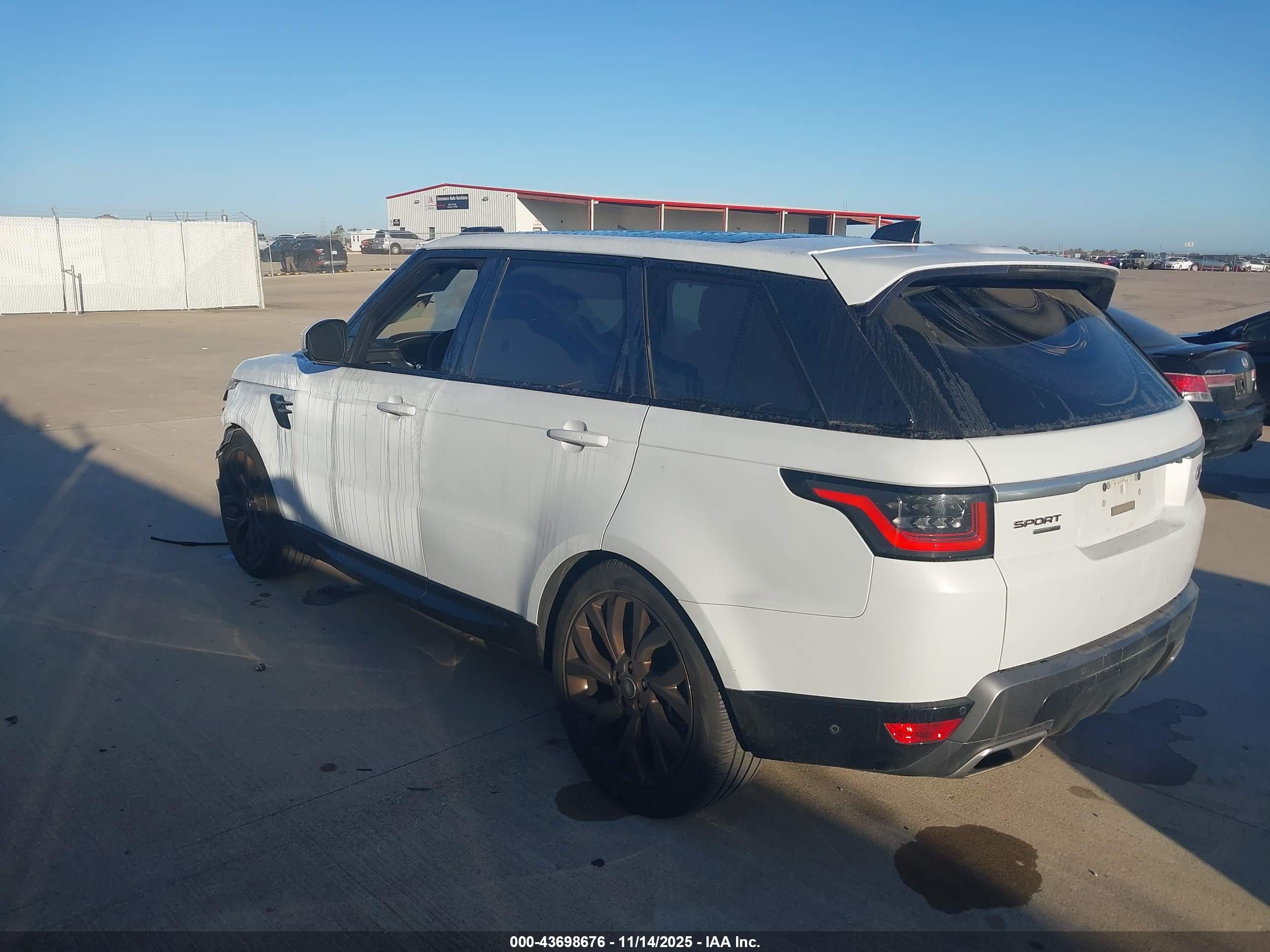 LAND ROVER image 3