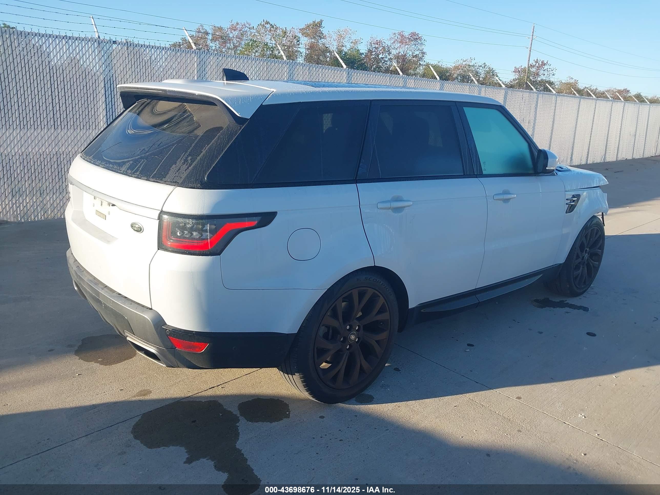 LAND ROVER image 4