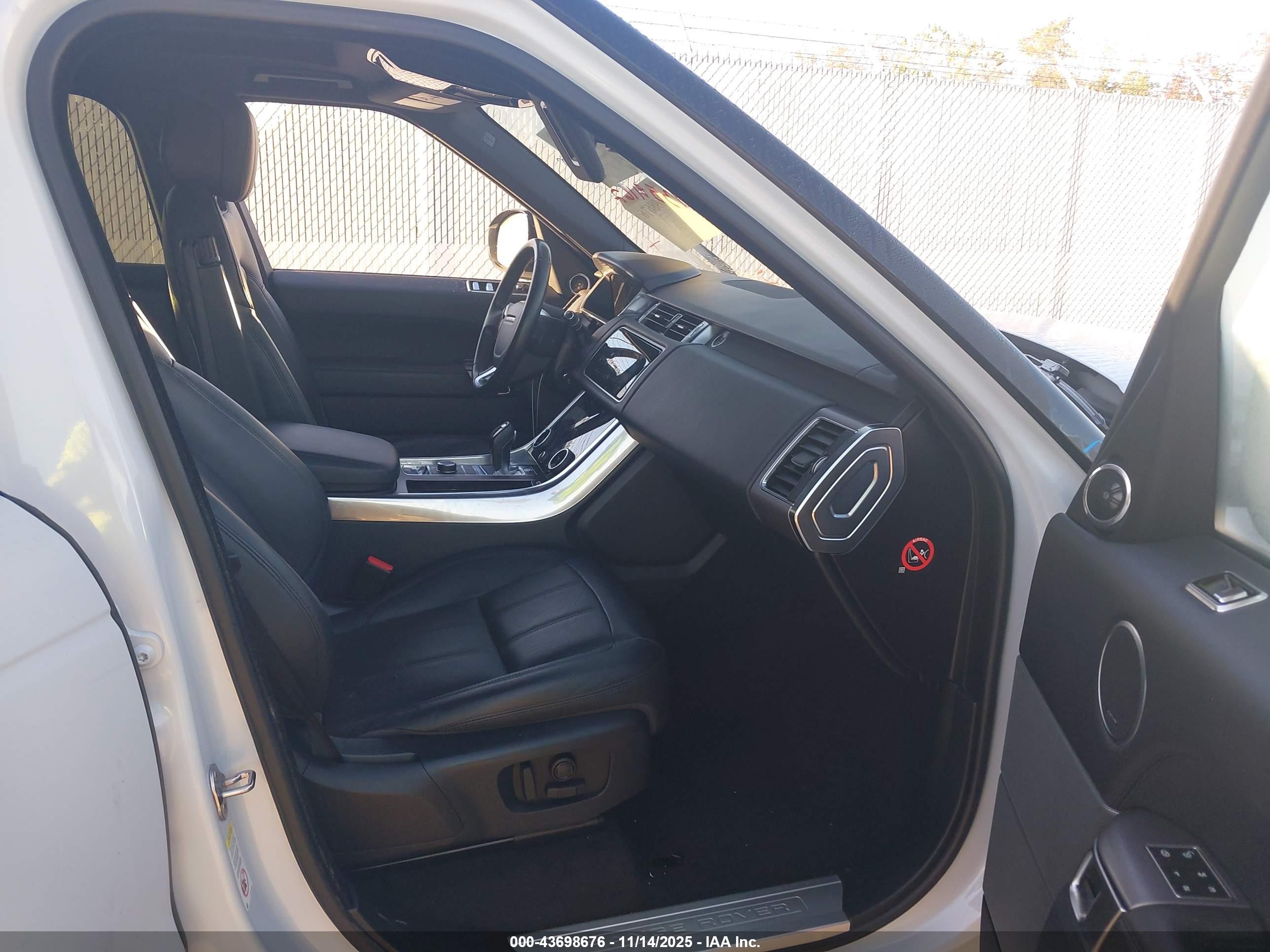 LAND ROVER image 5