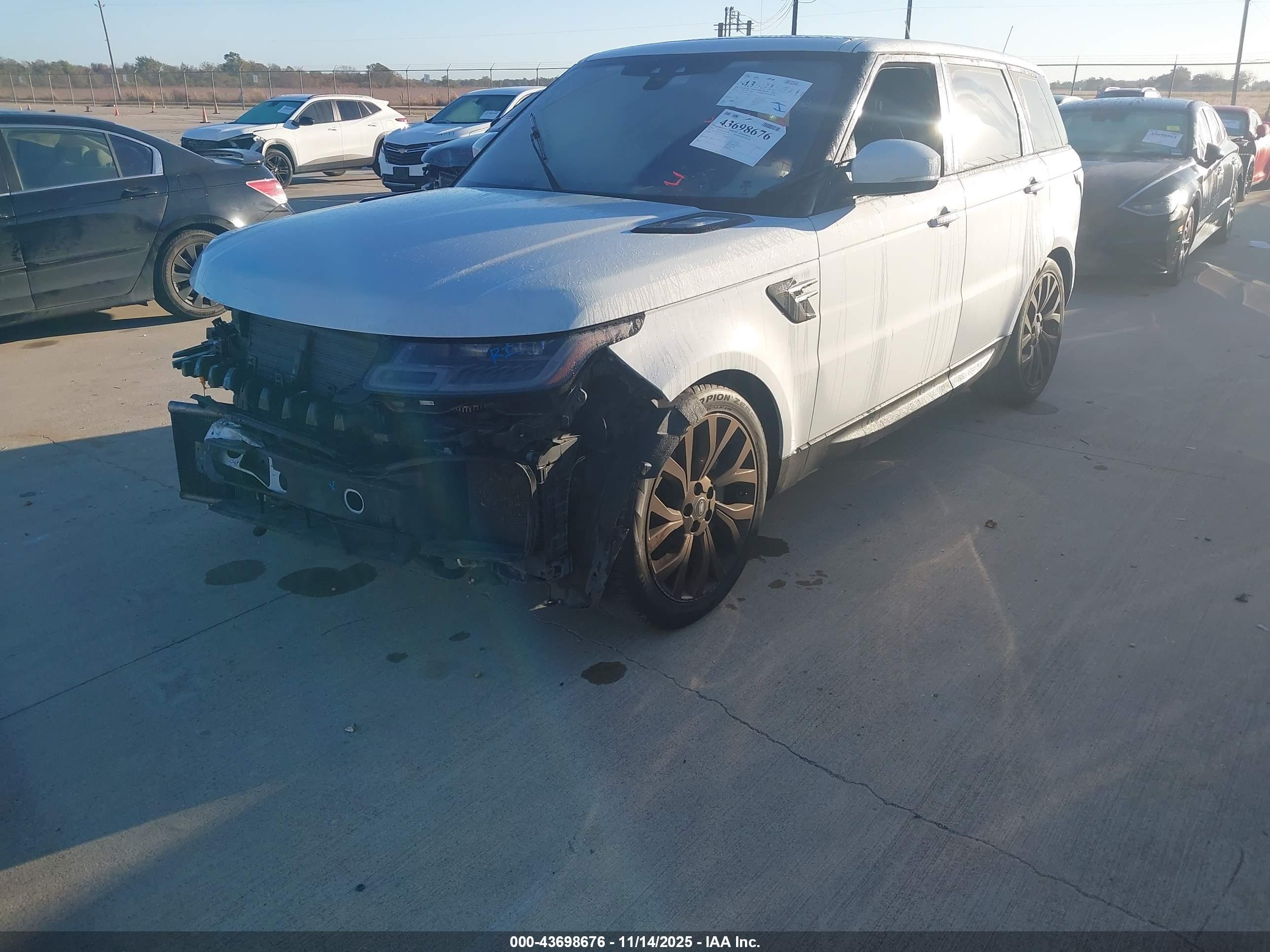 LAND ROVER image 6