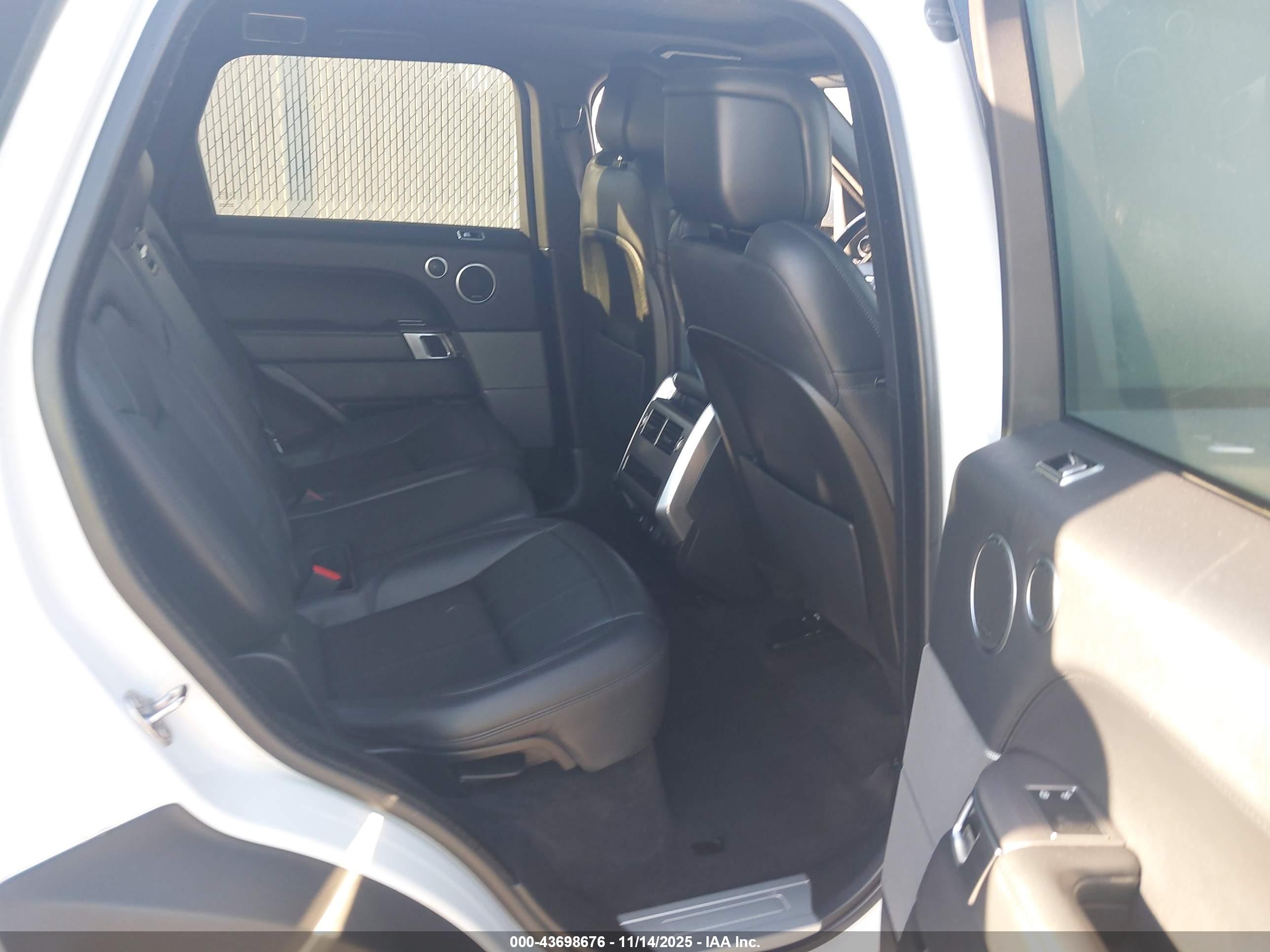 LAND ROVER image 8